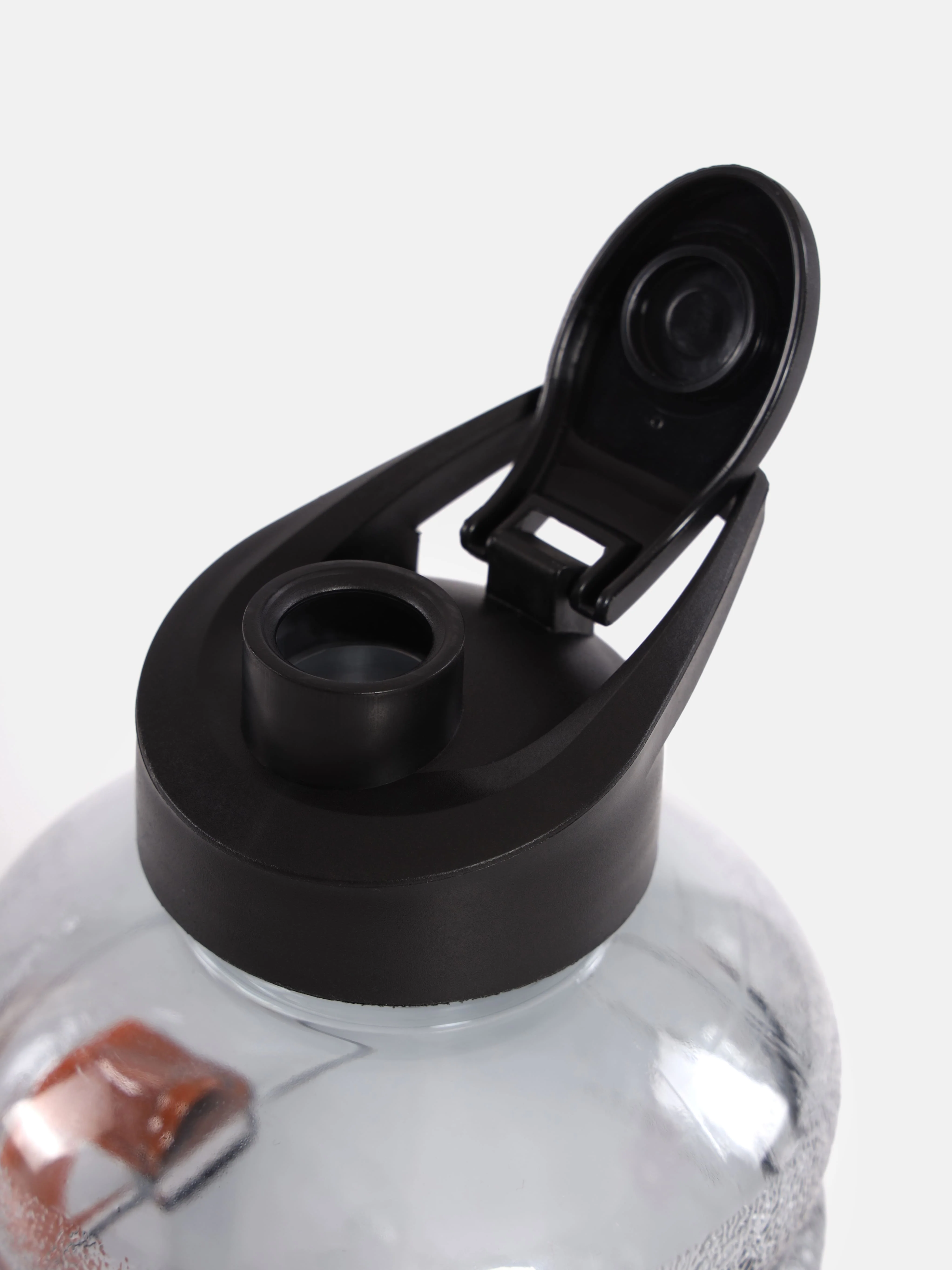 1.5 ltr Spill Proof Flip Top Shaker with Blender Ball - Image 6