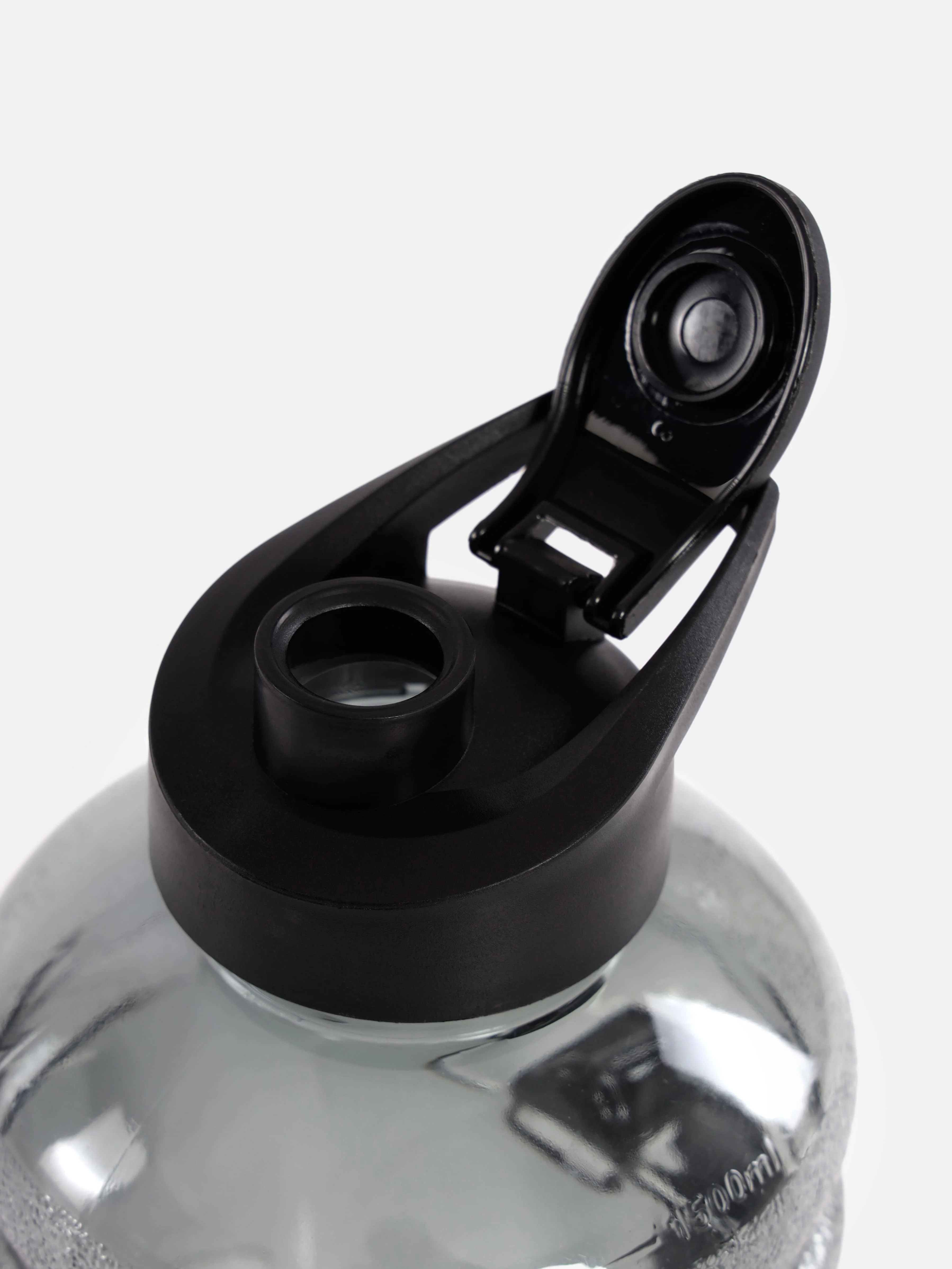 1.5 ltr Spill Proof Flip Top Shaker with Blender Ball - Image 7