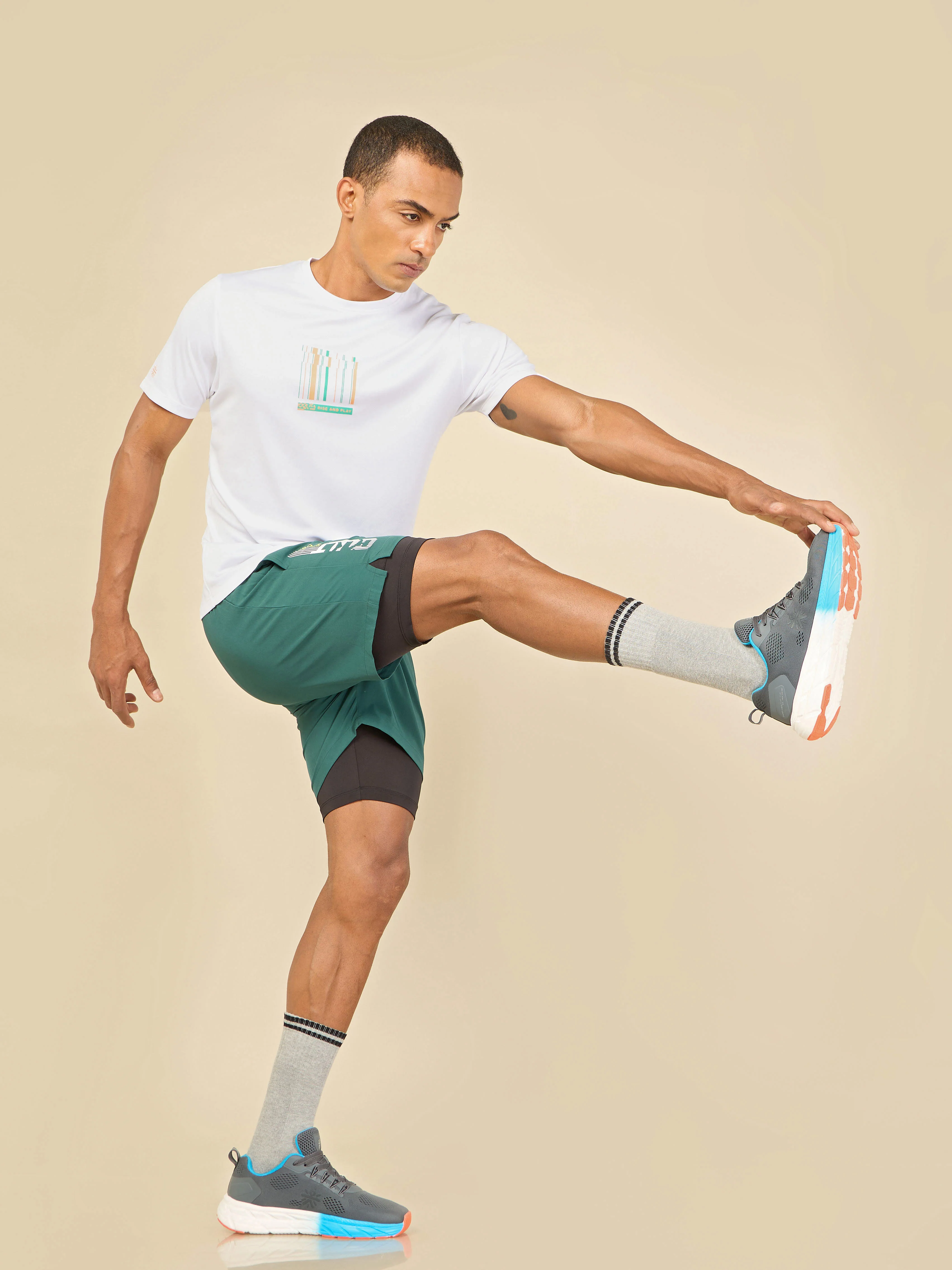 Active T-shirt with Minimal Graphic - Image 3