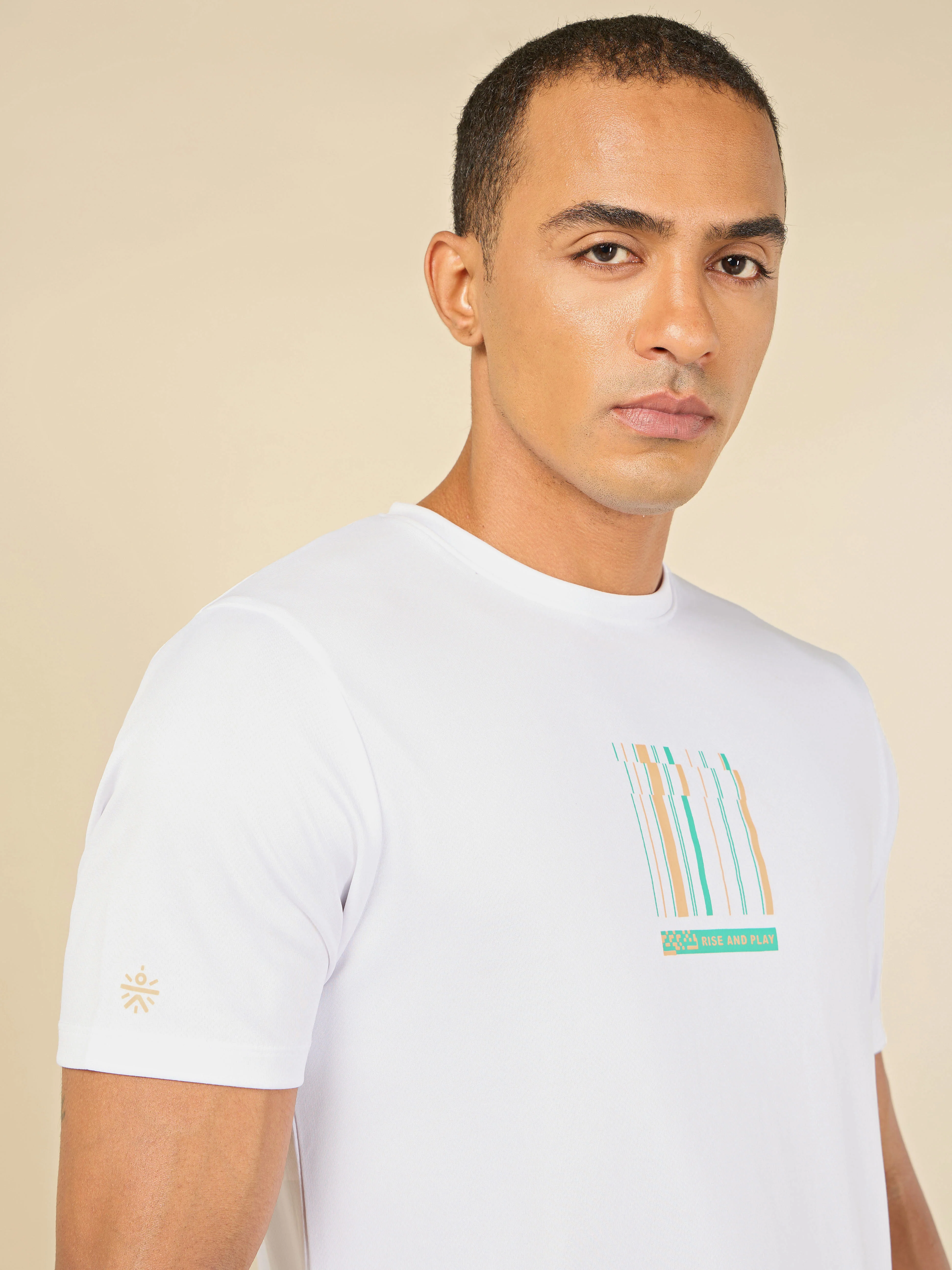 Active T-shirt with Minimal Graphic - Image 7