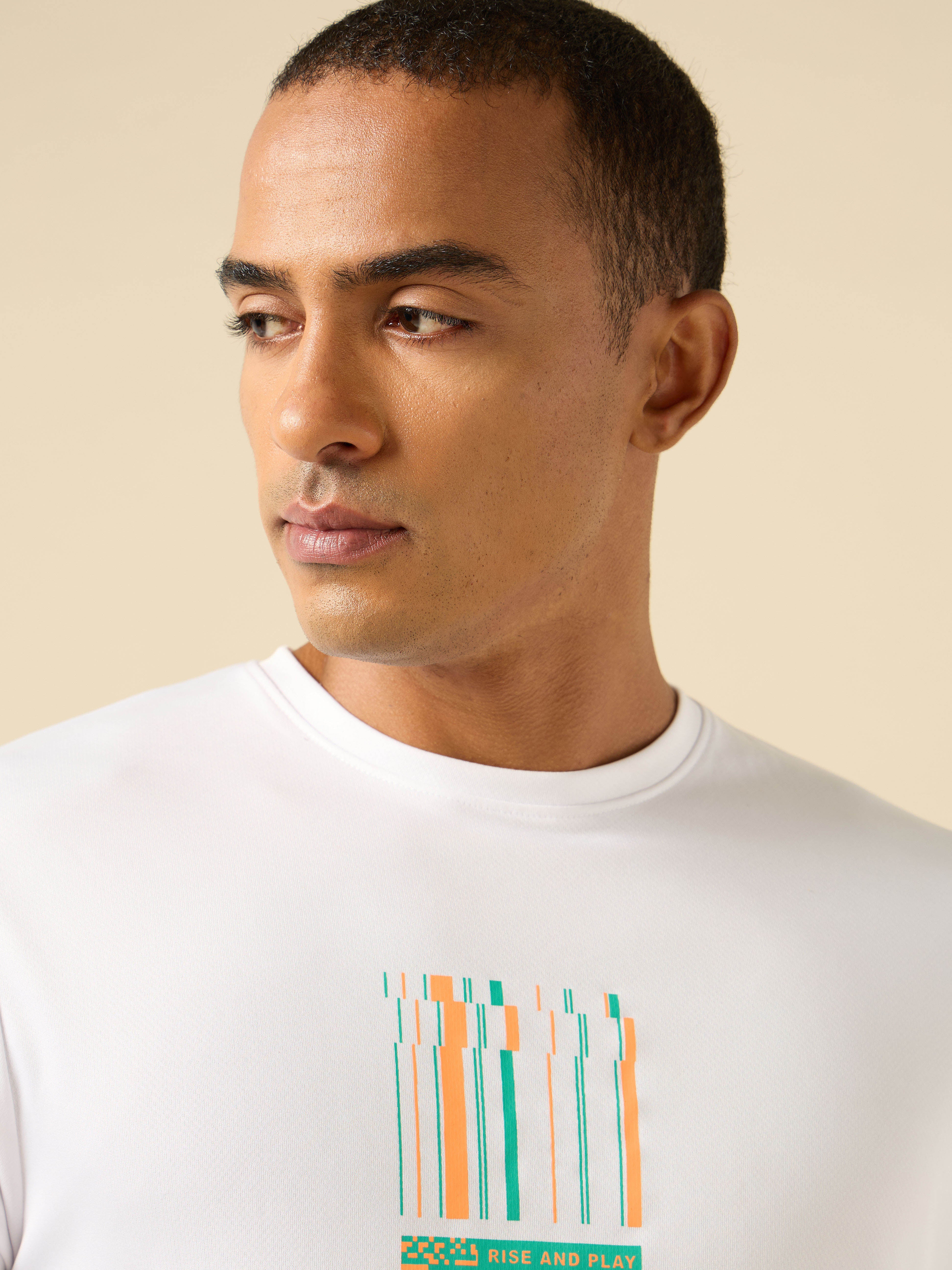 Active T-shirt with Minimal Graphic - Image 8