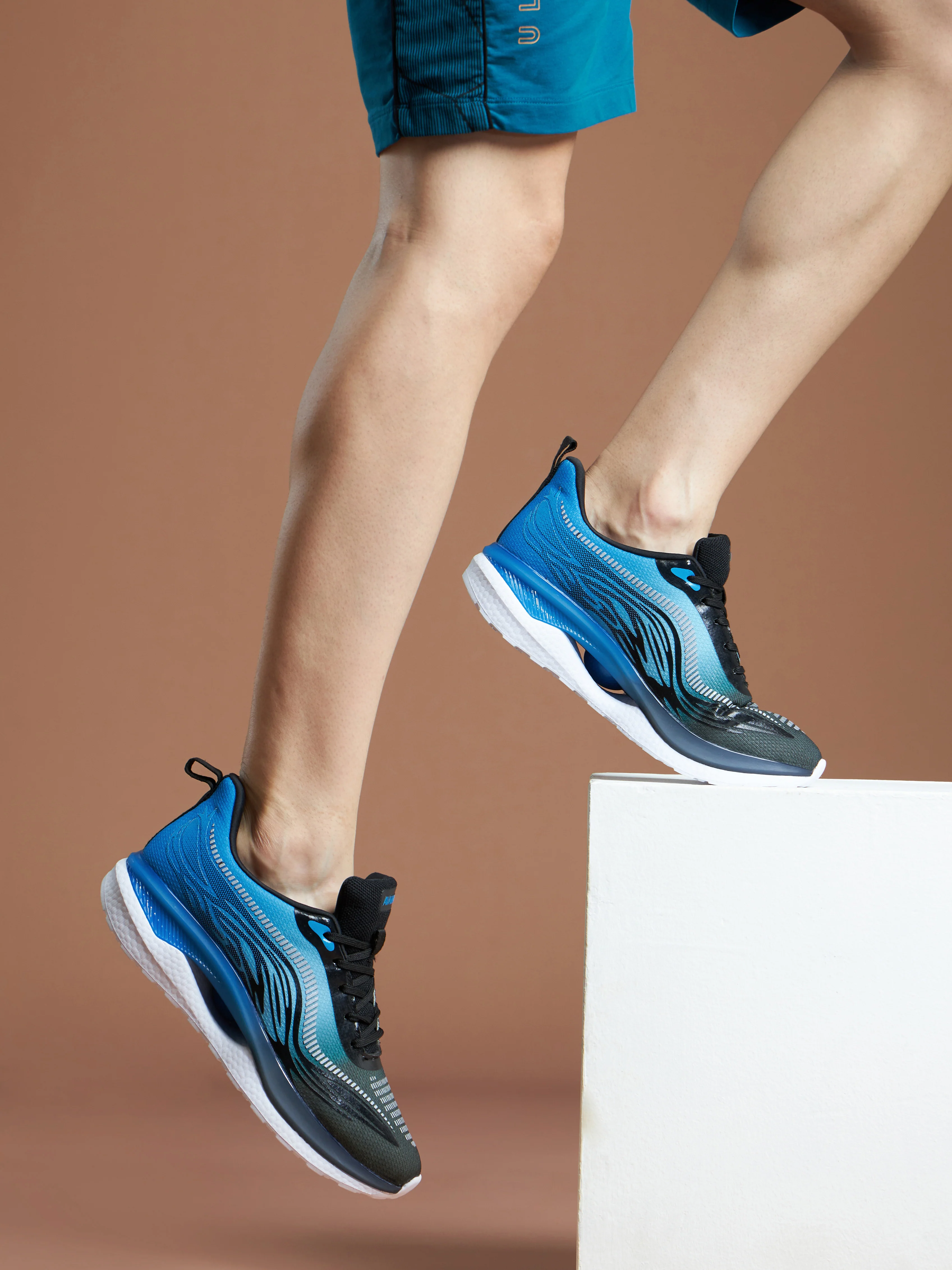Avant Men's Hexagon Sports shoes - Black/Sky Blue - Image 2