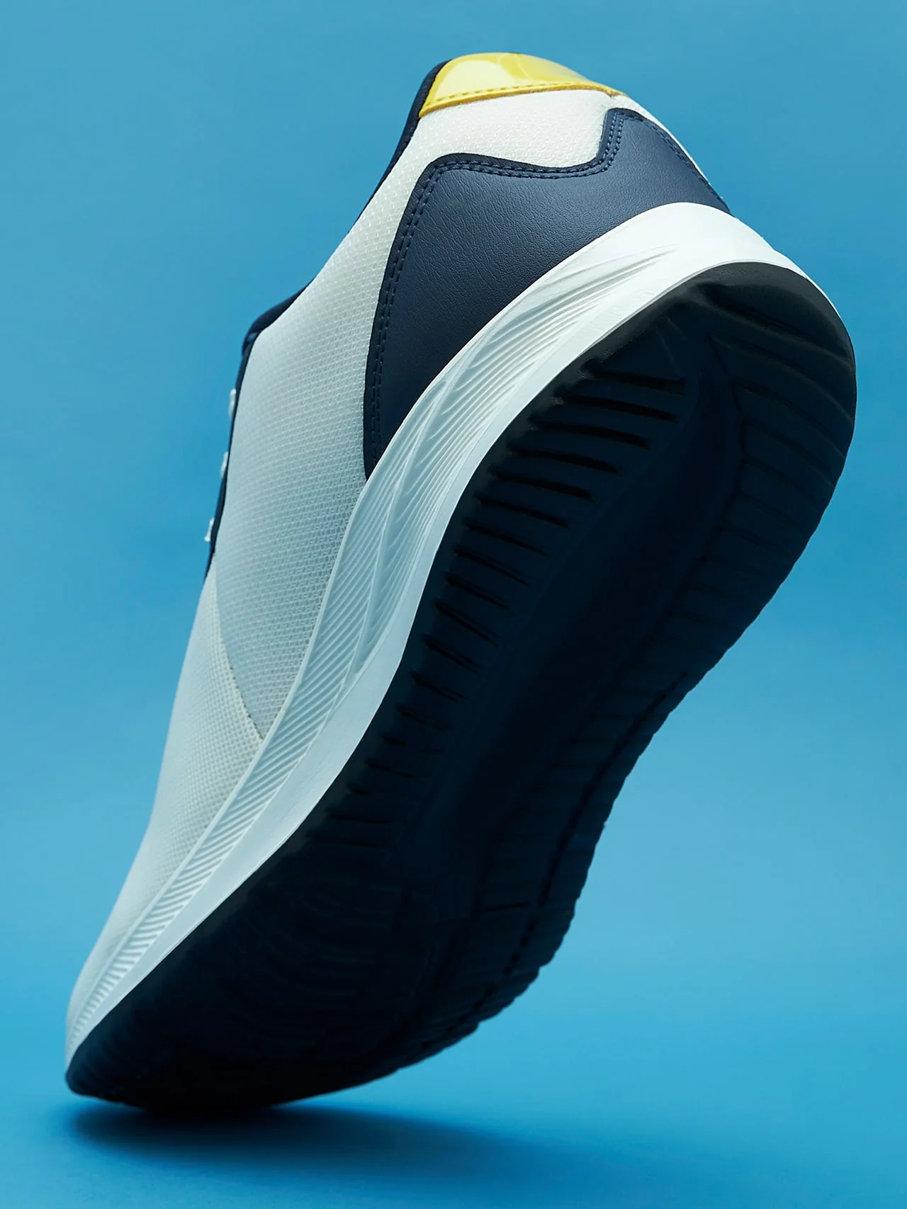 Avant Men's Mach Walking Shoes-White/Navy - Image 8