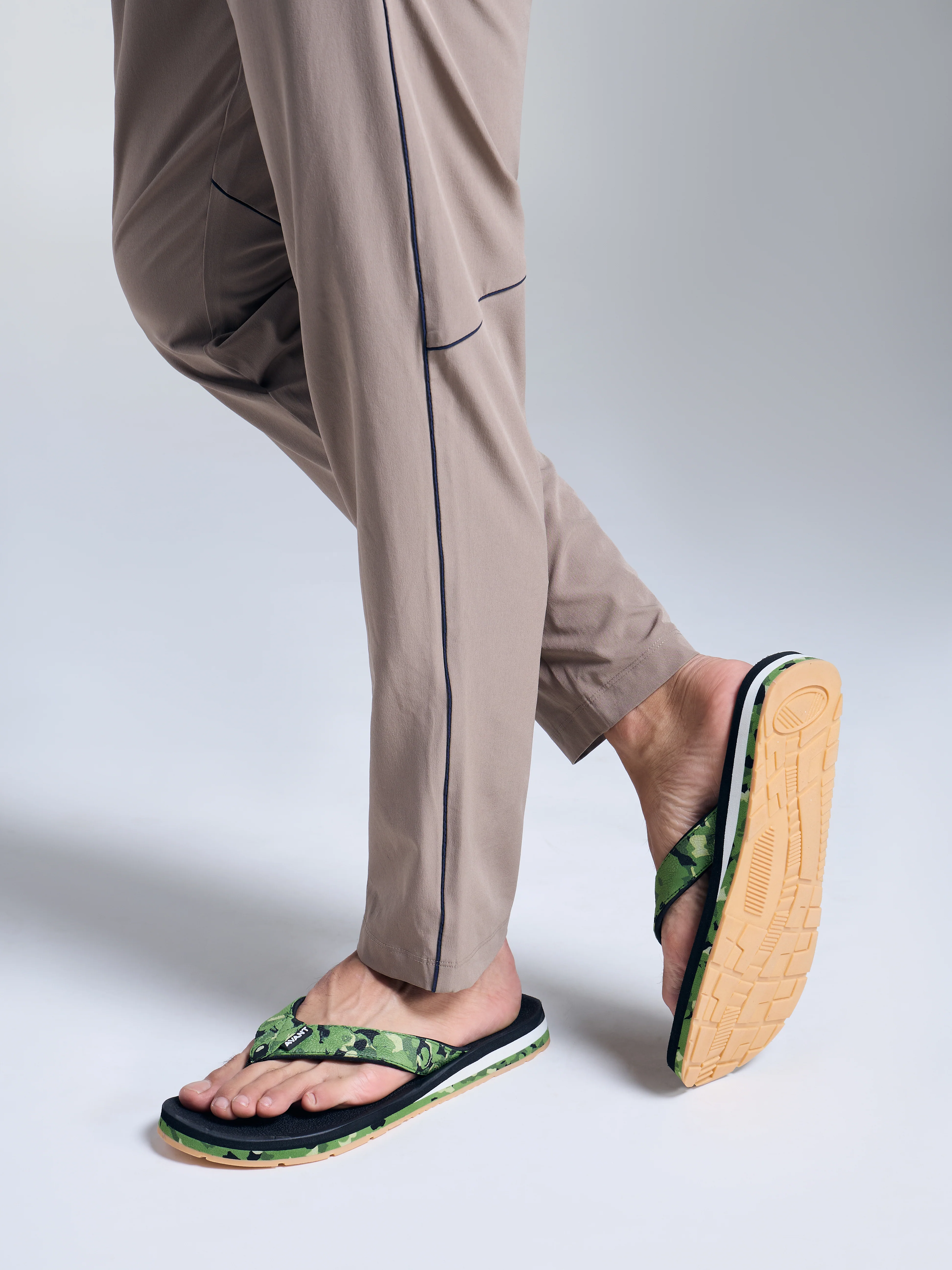 Avant Men's Mariner Flip Flops - Olive - Image 5