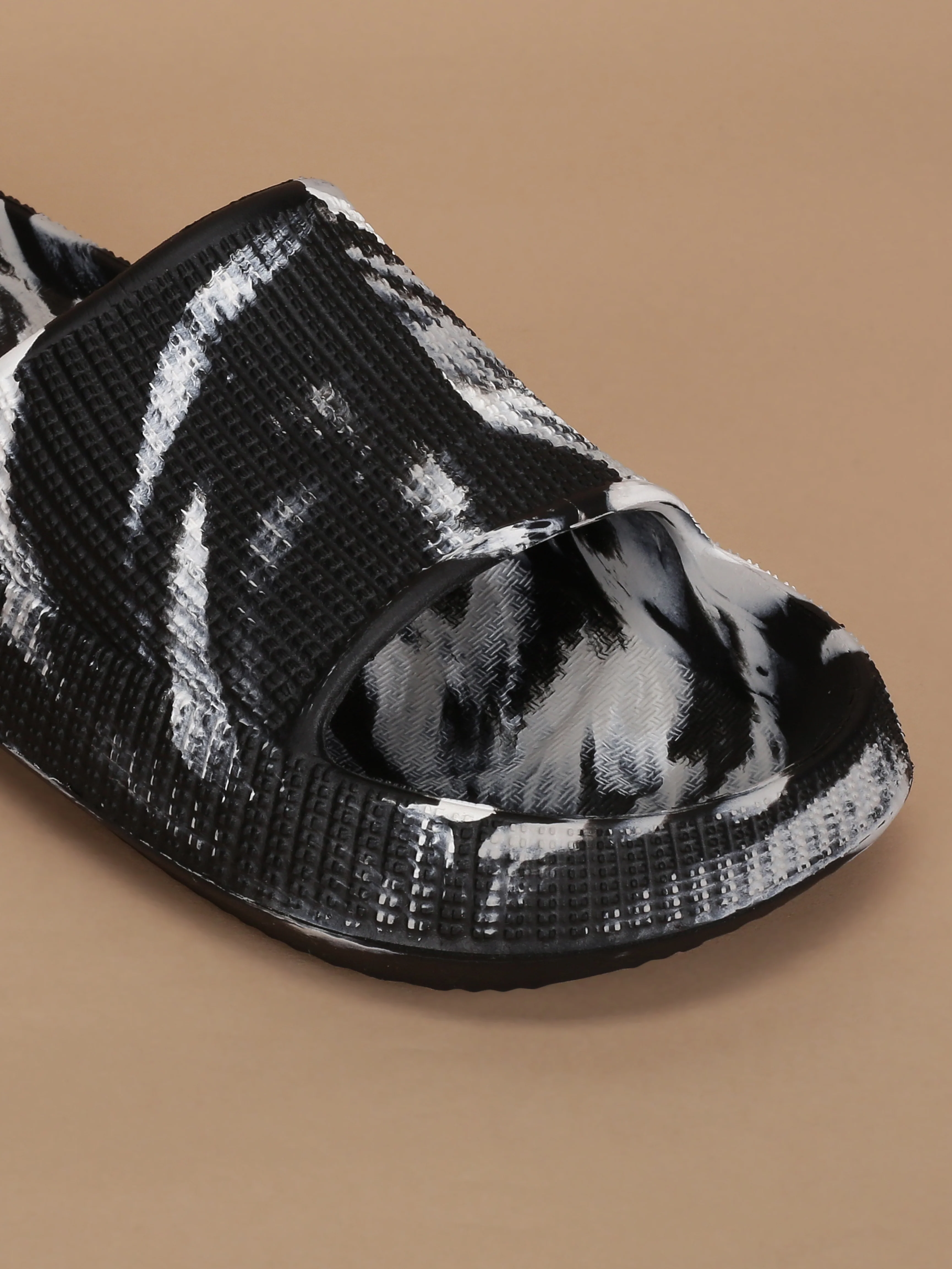 Avant Men's Nox Sliders - Black/White - Image 8