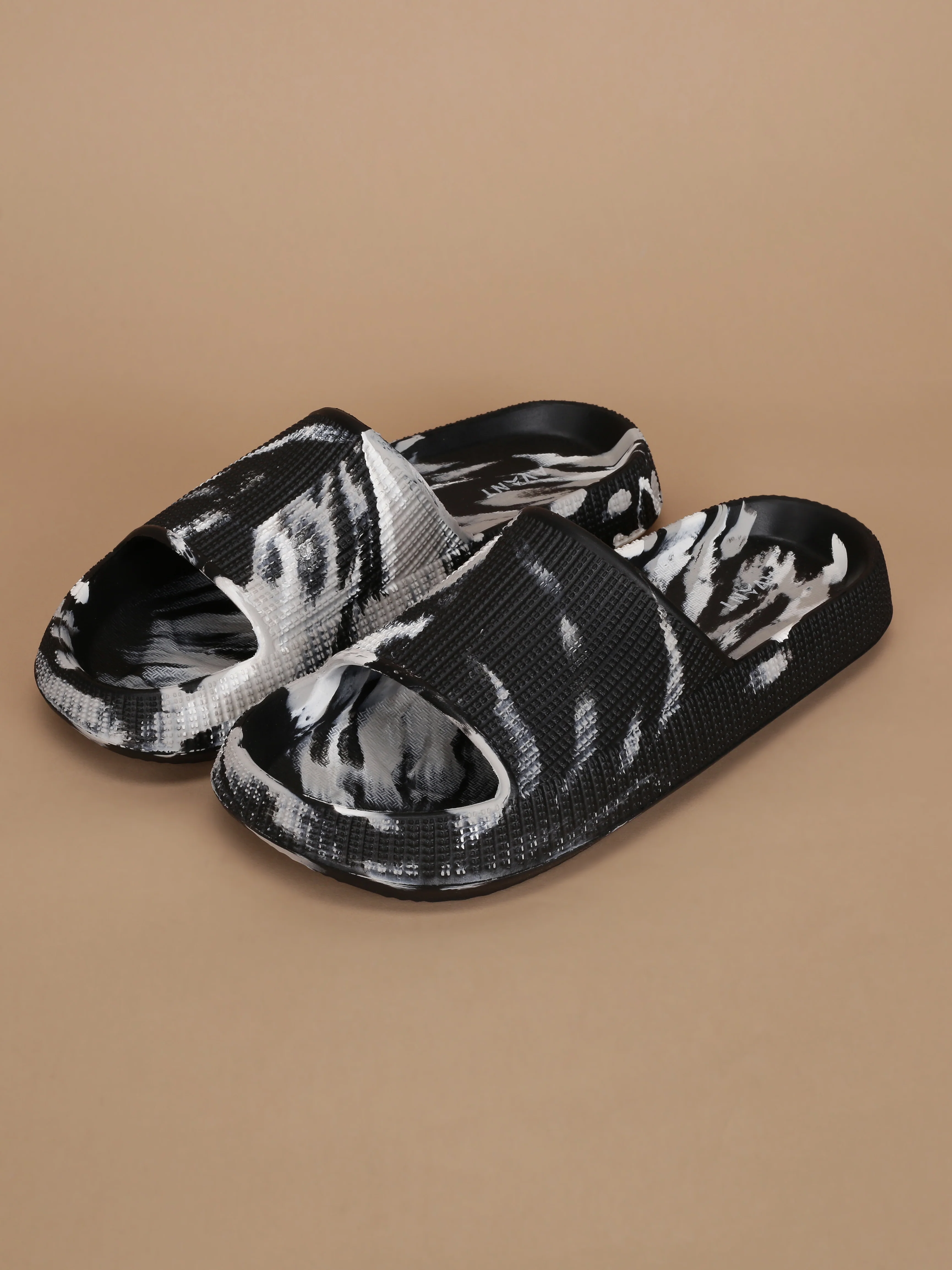 Avant Men's Nox Sliders - Black/White - Image 9