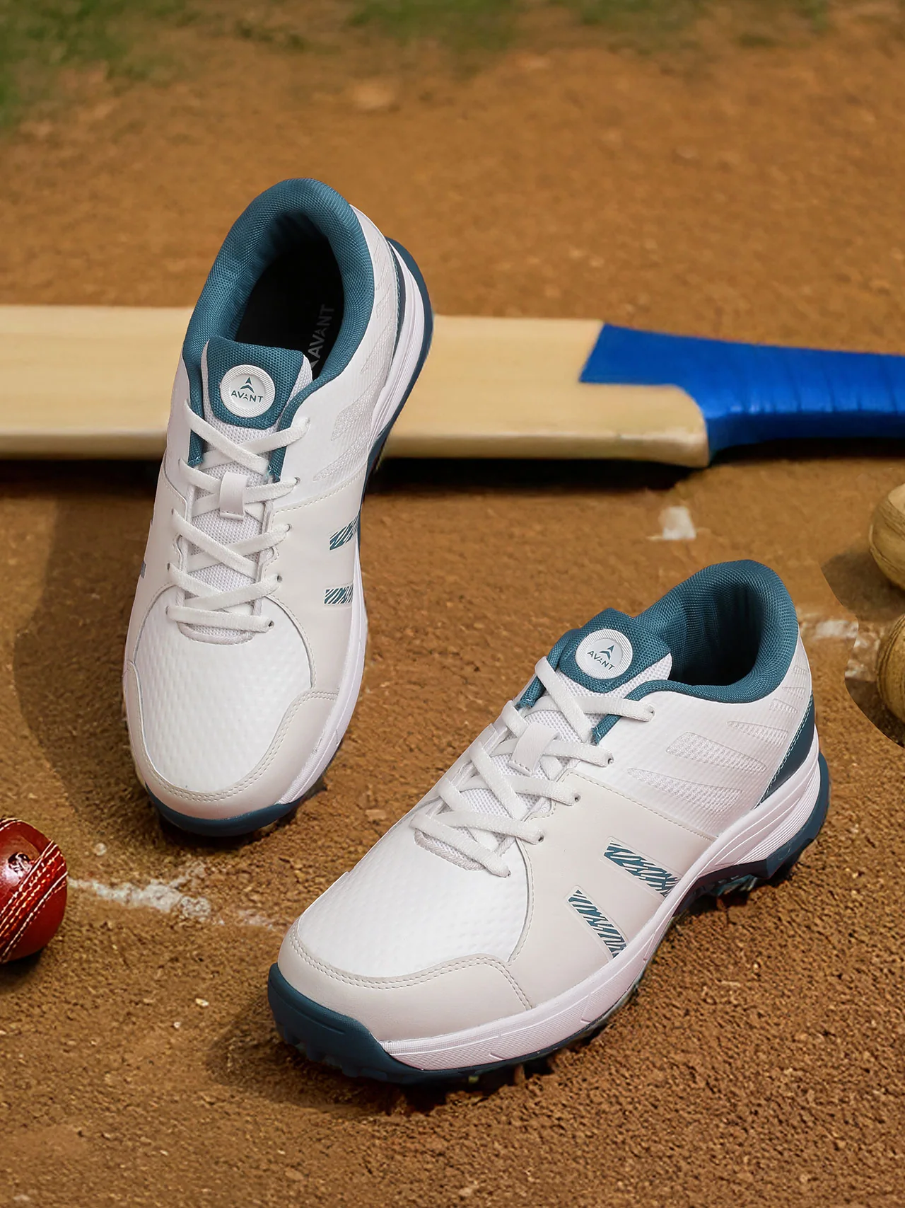 Avant Men's Outfield Cricket Shoes - White/Teal - Image 10