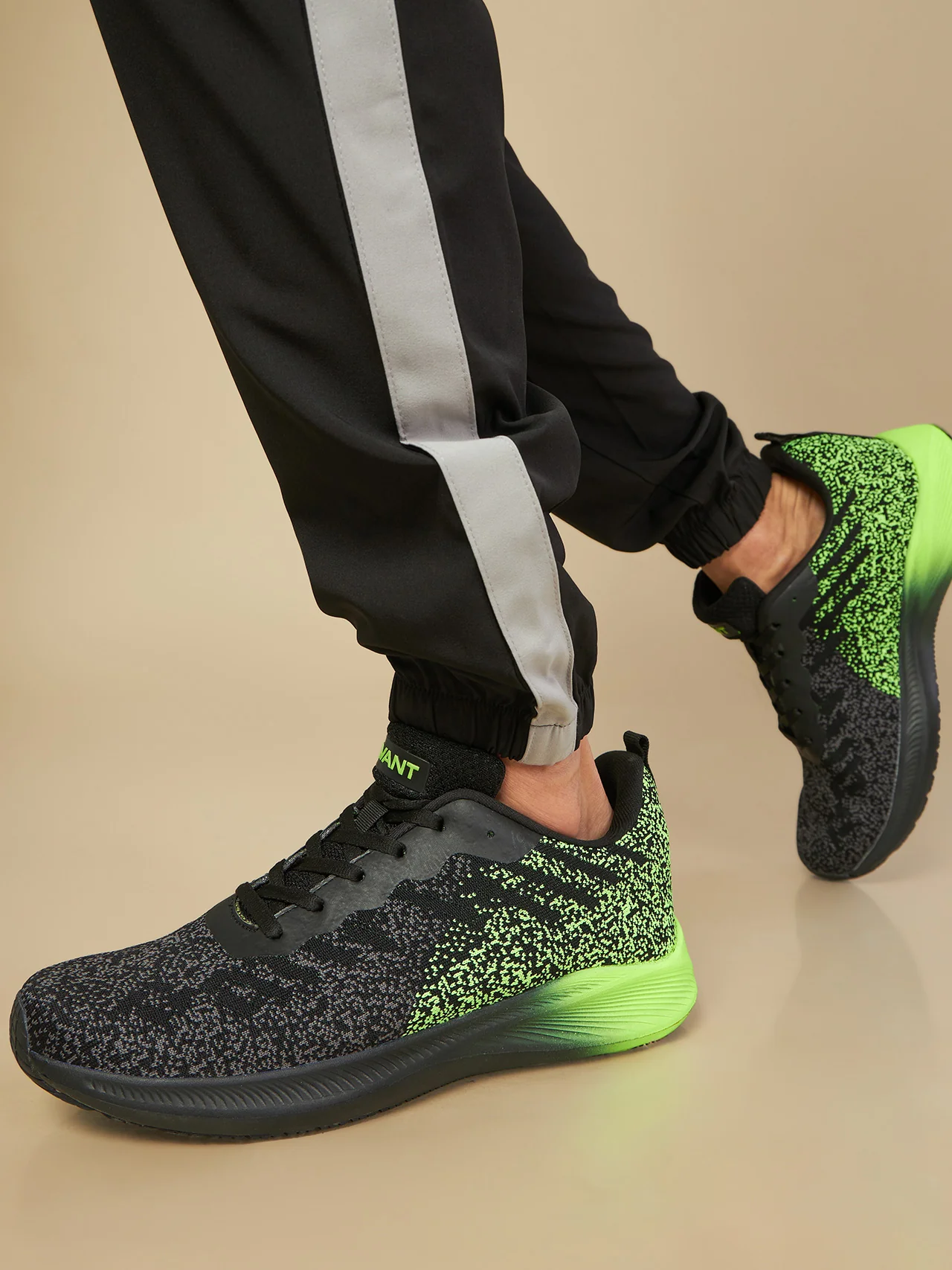 Avant Men's Pebble Running Shoes - Black/Green - Image 2