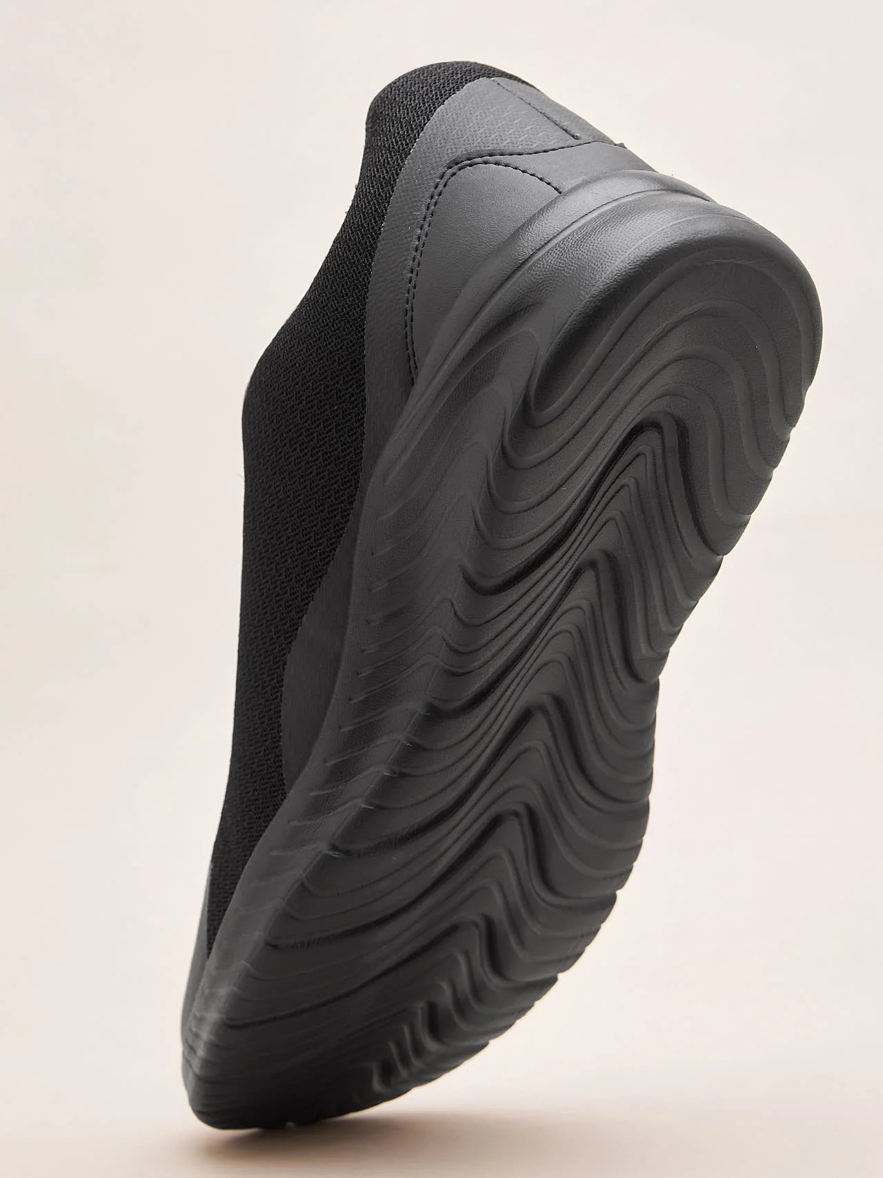Avant Men's Trigger Walking Shoes-Black - Image 9