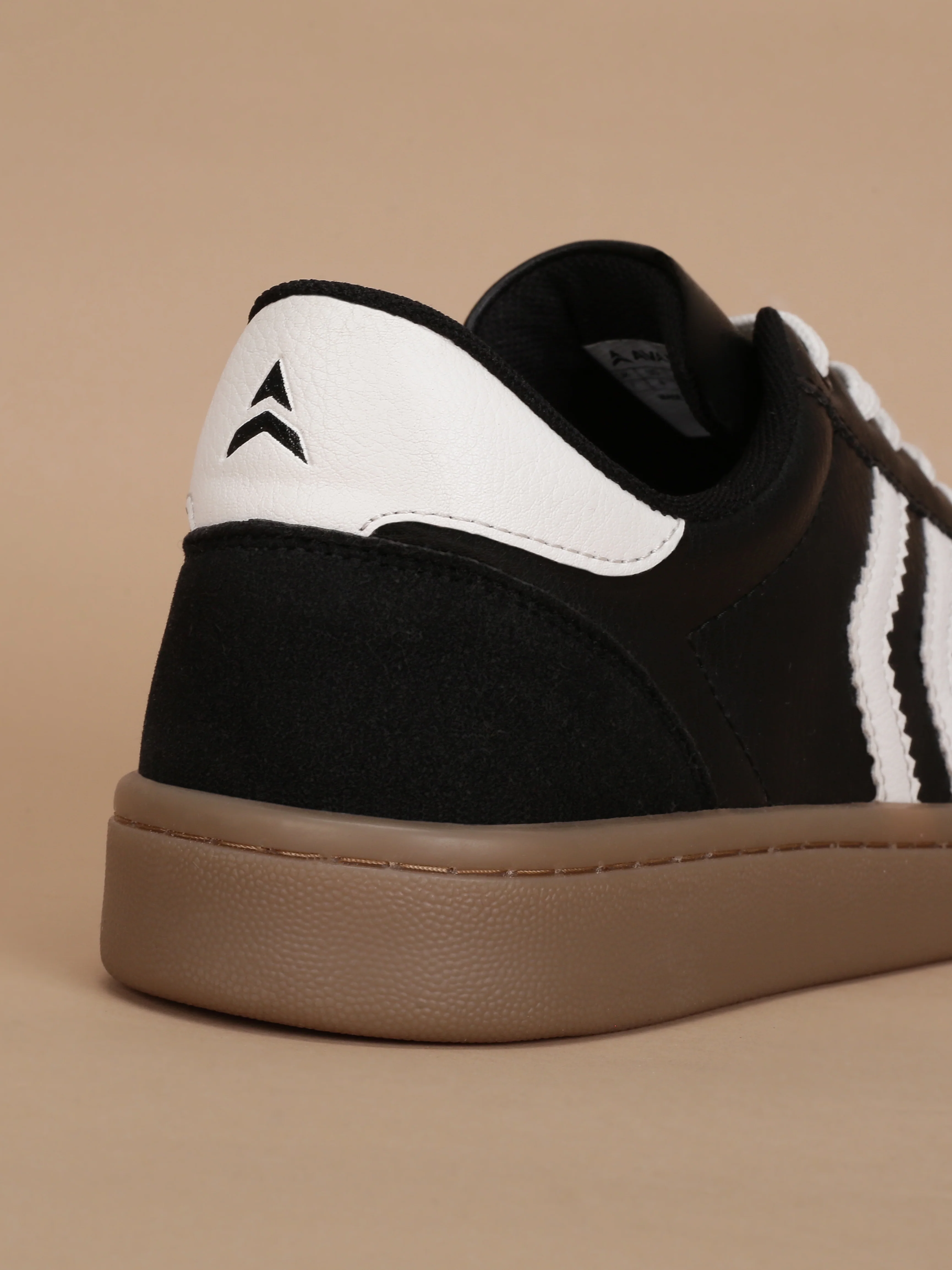 Avant Women's Era Sneakers - Black/White - Image 8