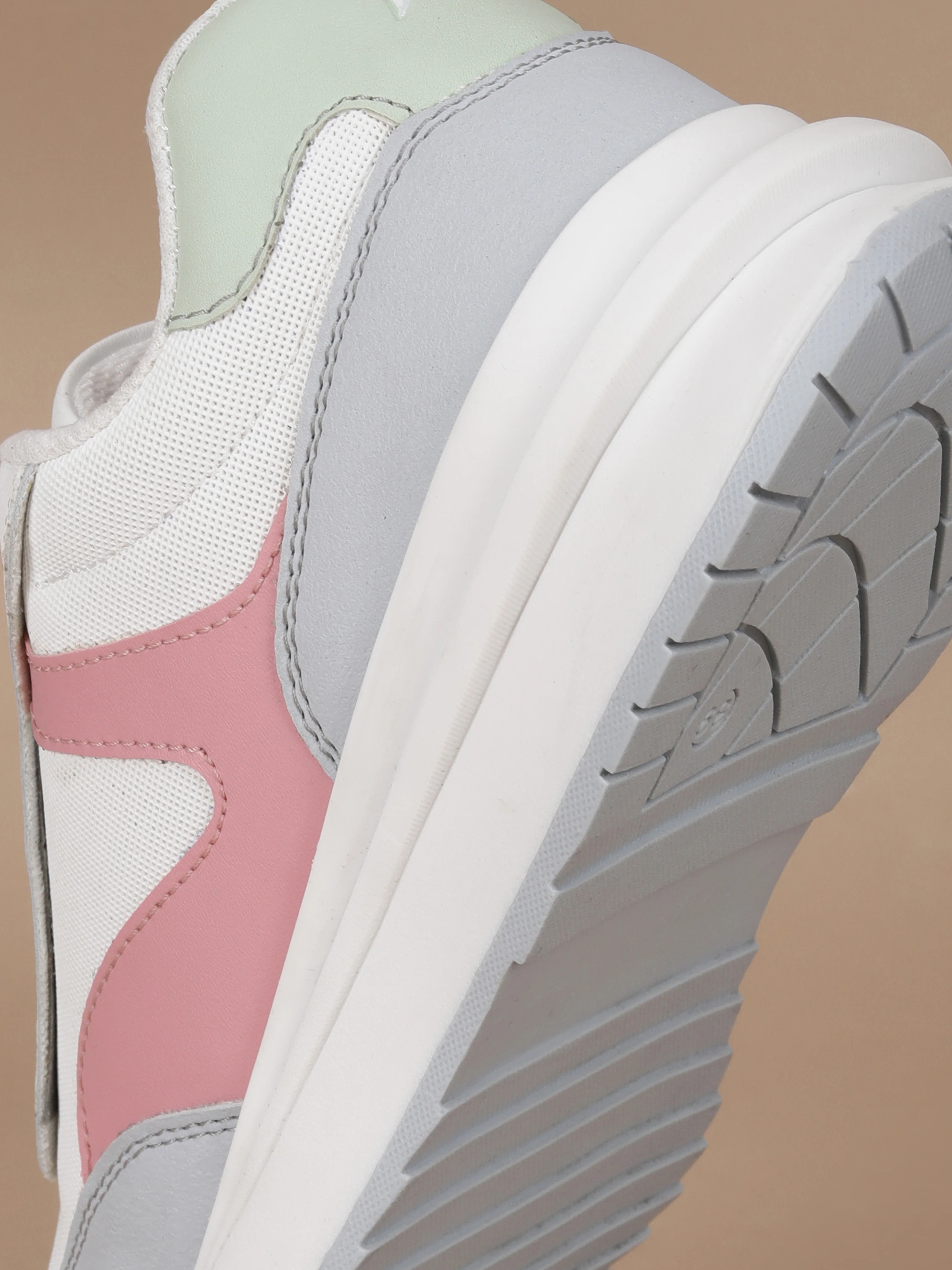 Avant Women's Mova Sneakers - White - Image 8
