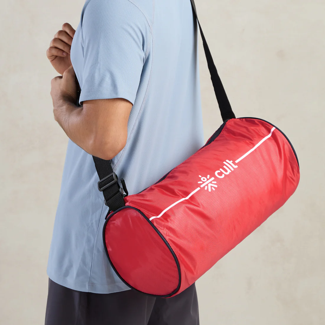 Cult Gym Bag 12L Red with Black Shaker Bottle 550ml Black - Image 2