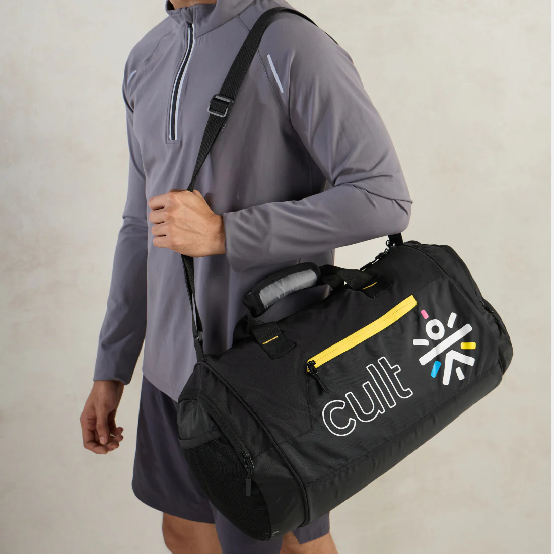 Cult Gym Bag 35Lwith Shaker Bottle 550ml Black - Image 2