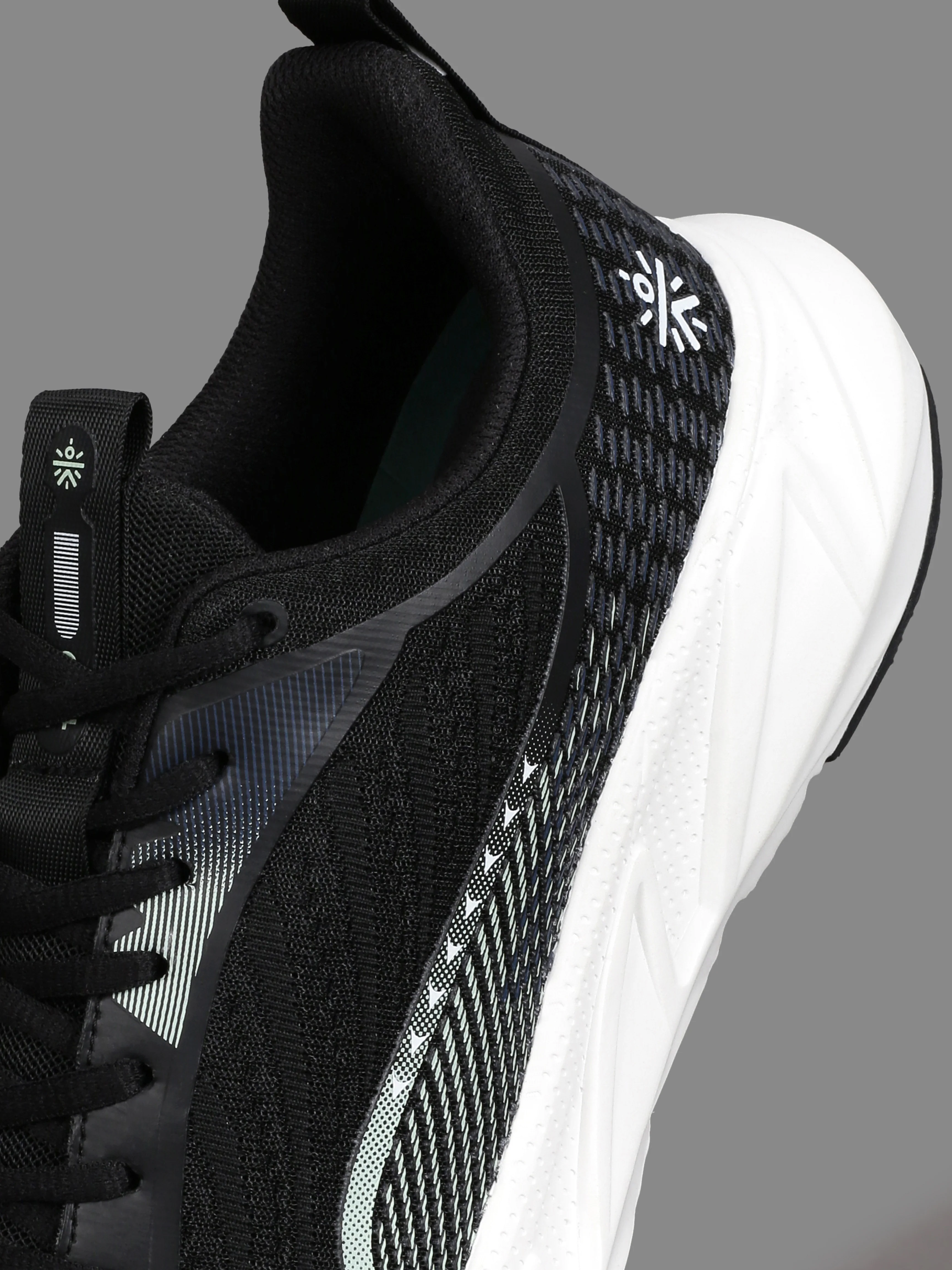 cult Men's Aerion Running Shoes - Black - Image 13