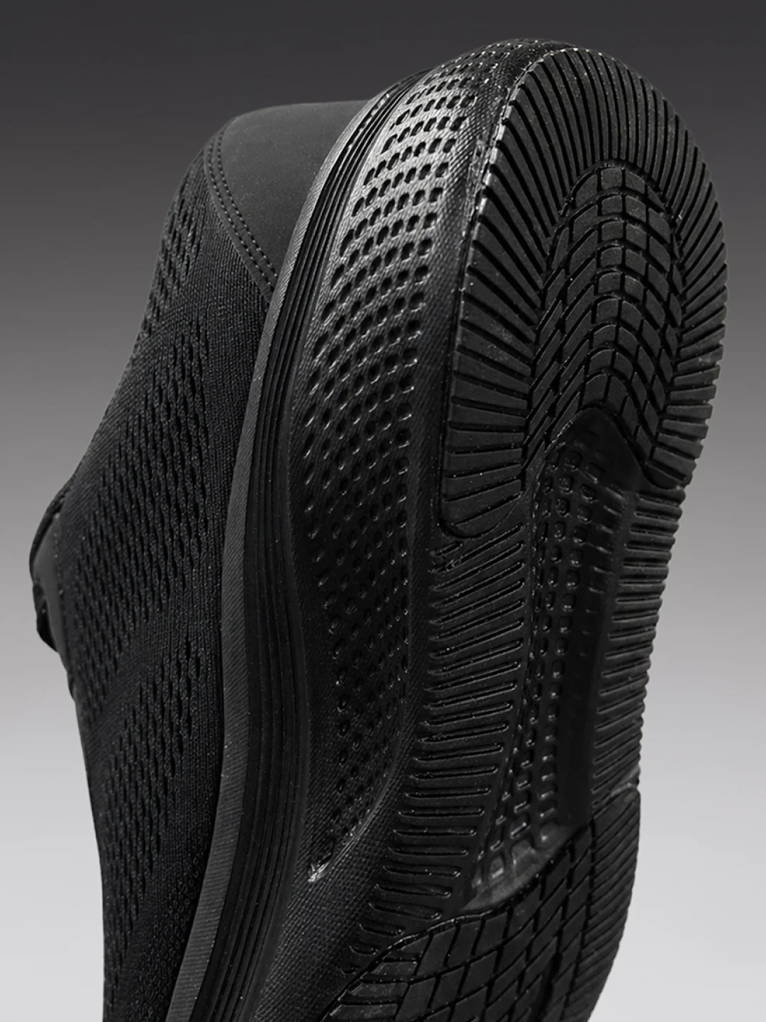 cult Men's AeroVent Running Shoes - Black - Image 10