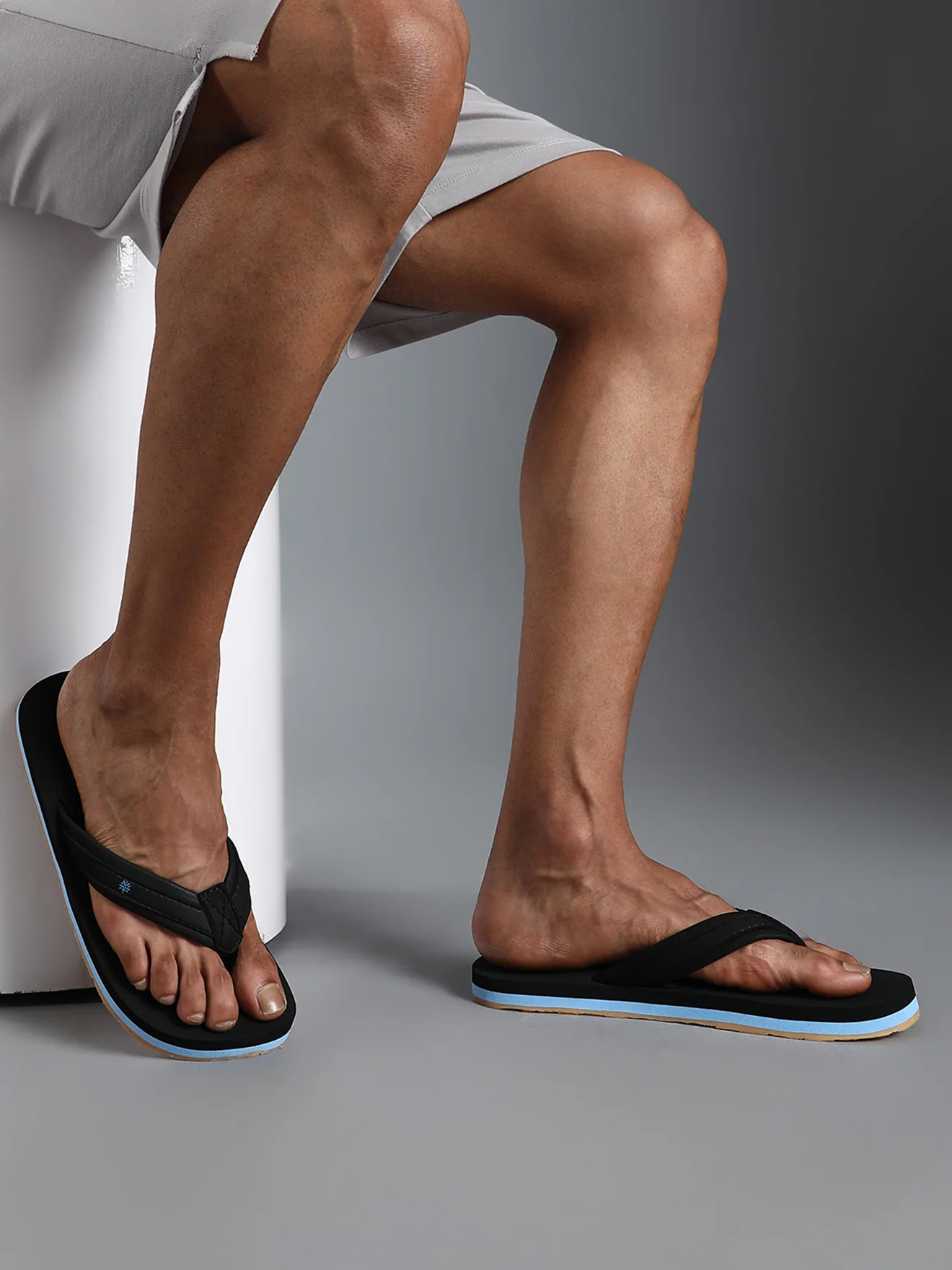 cult Men's Breez Flip Flops - Black - Image 8