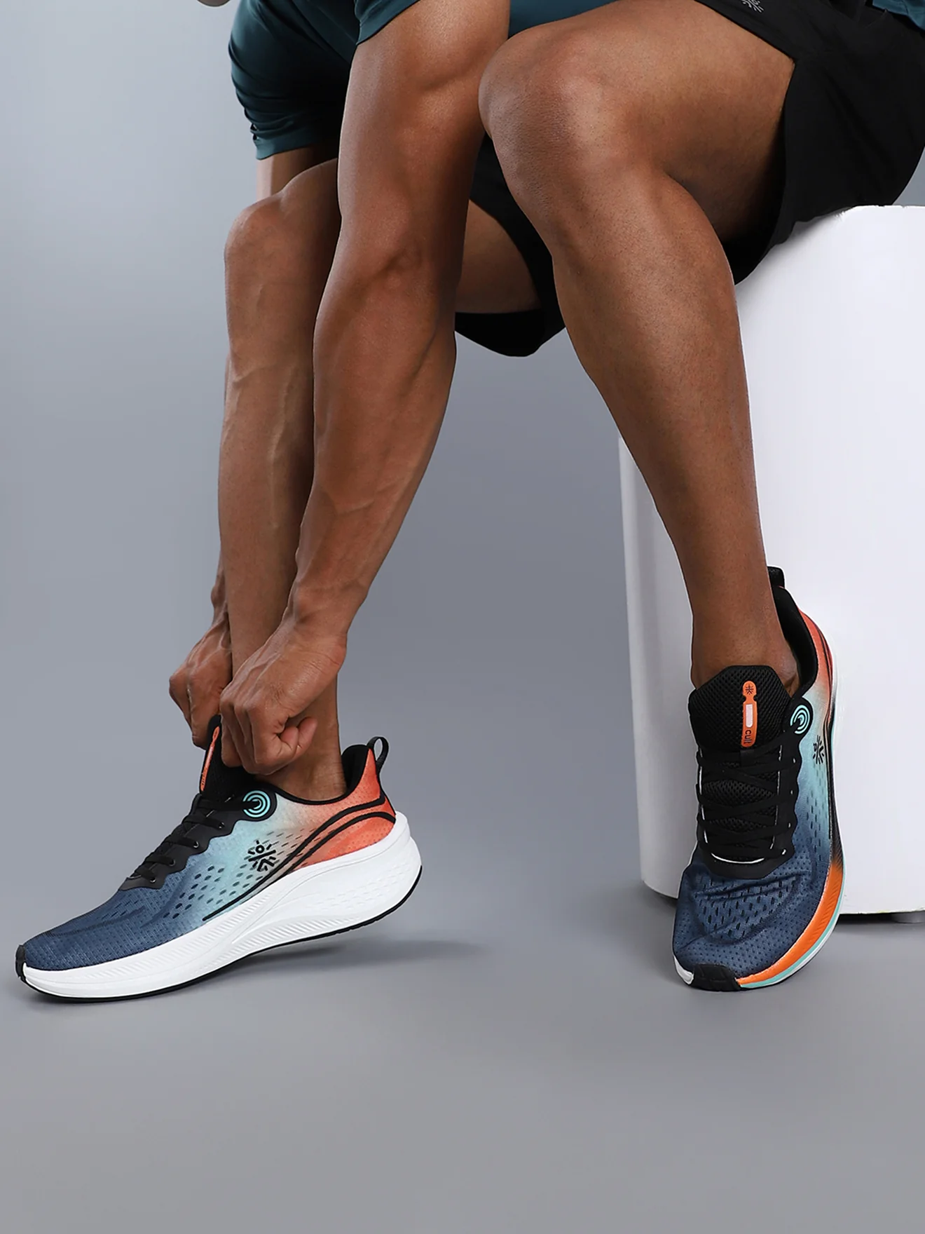 cult Men's Dynex Running Shoes - Black/Orange - Image 2