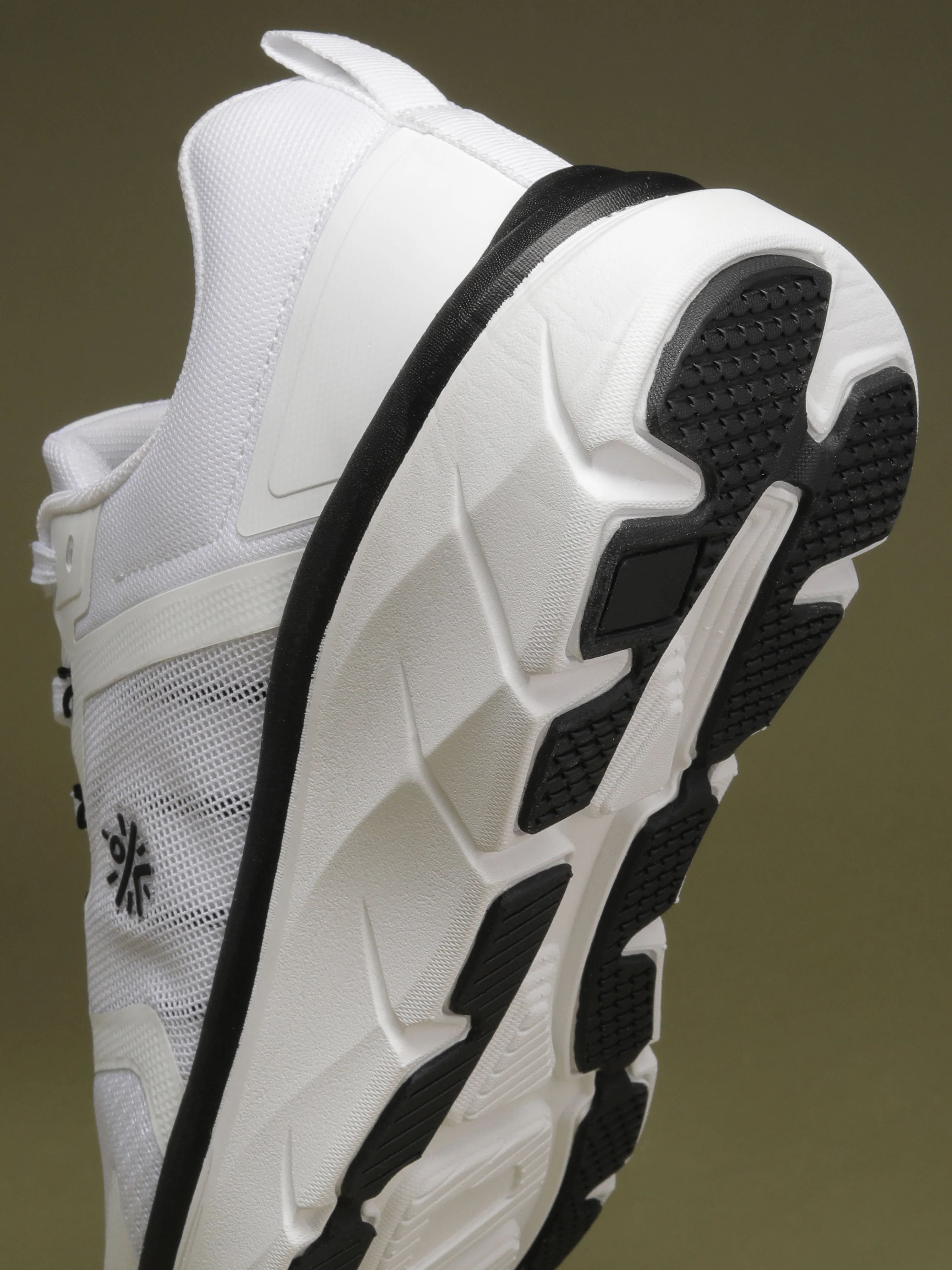 cult Men's Flint Running Shoes - White/Black - Image 12