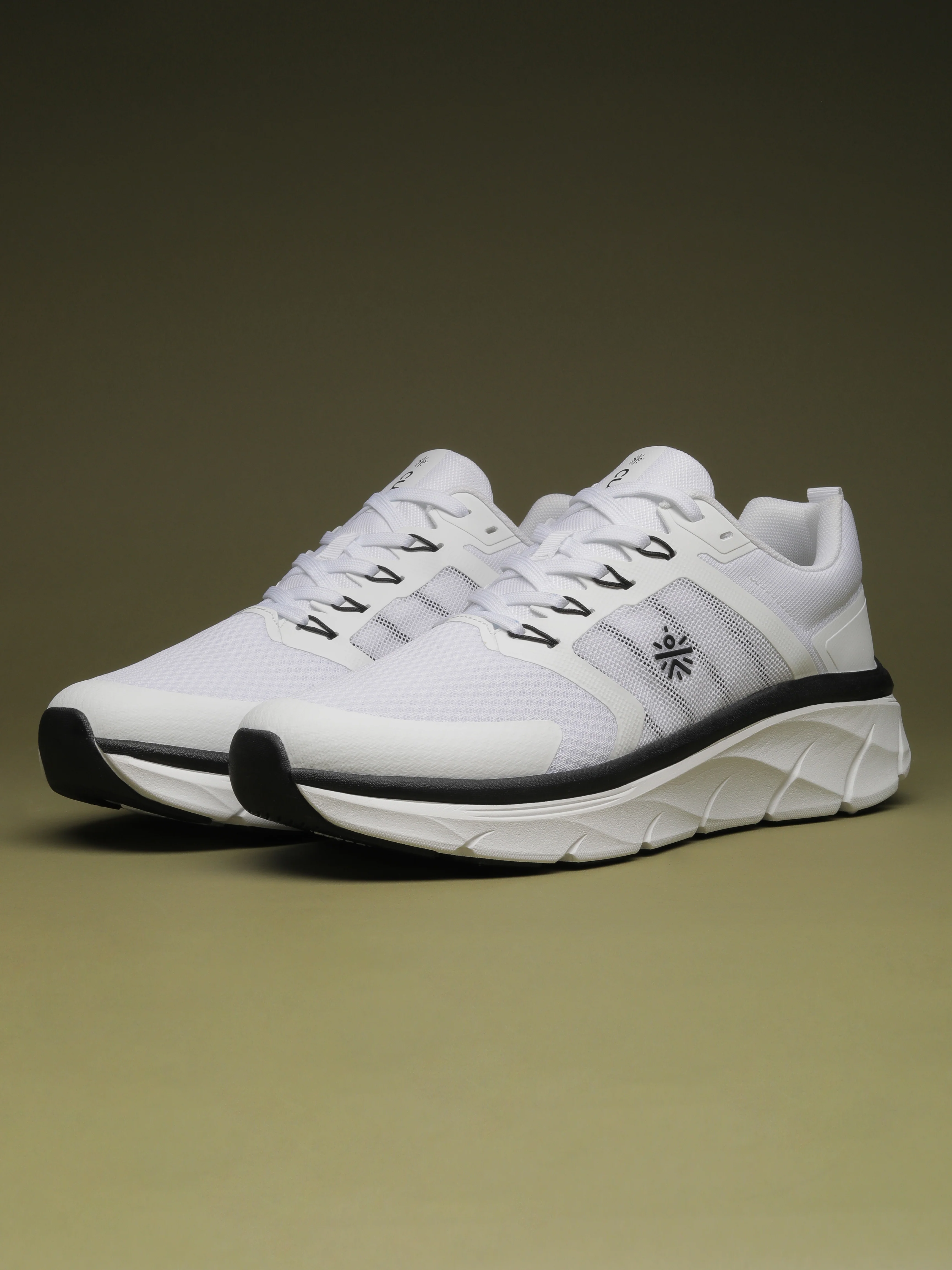 cult Men's Flint Running Shoes - White/Black - Image 13