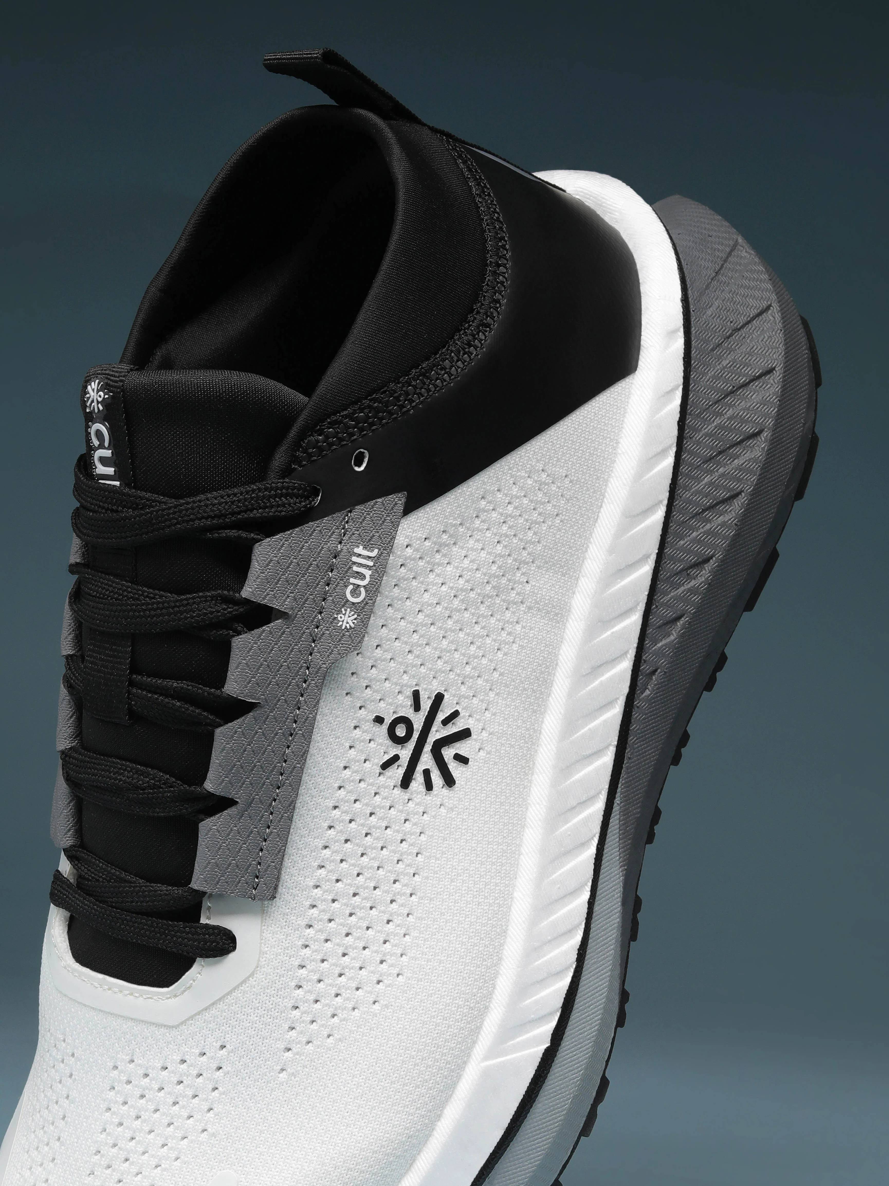 cult Men's GlideMax Trail Running Shoes - White/Black - Image 10