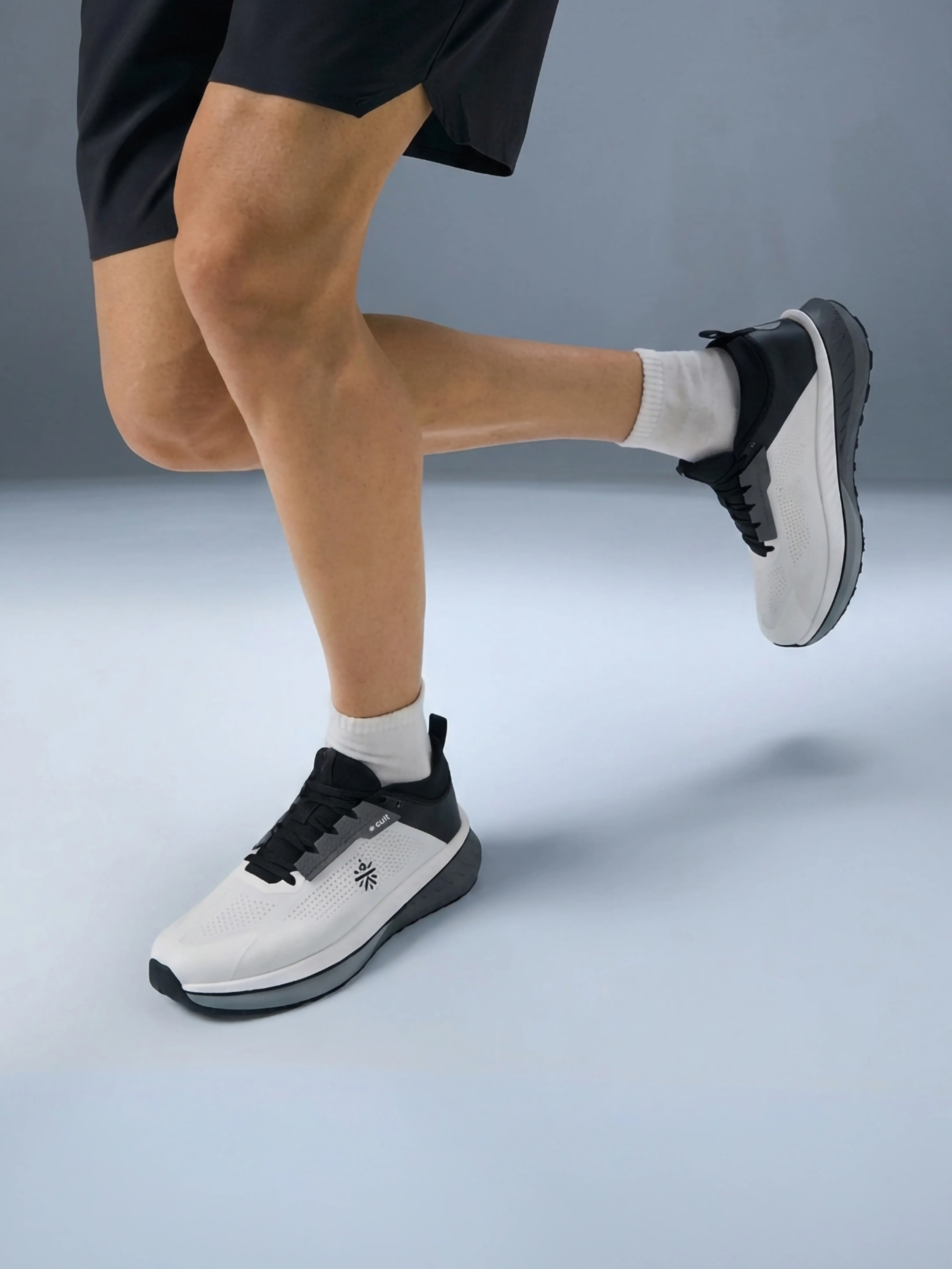 cult Men's GlideMax Trail Running Shoes - White/Black - Image 2