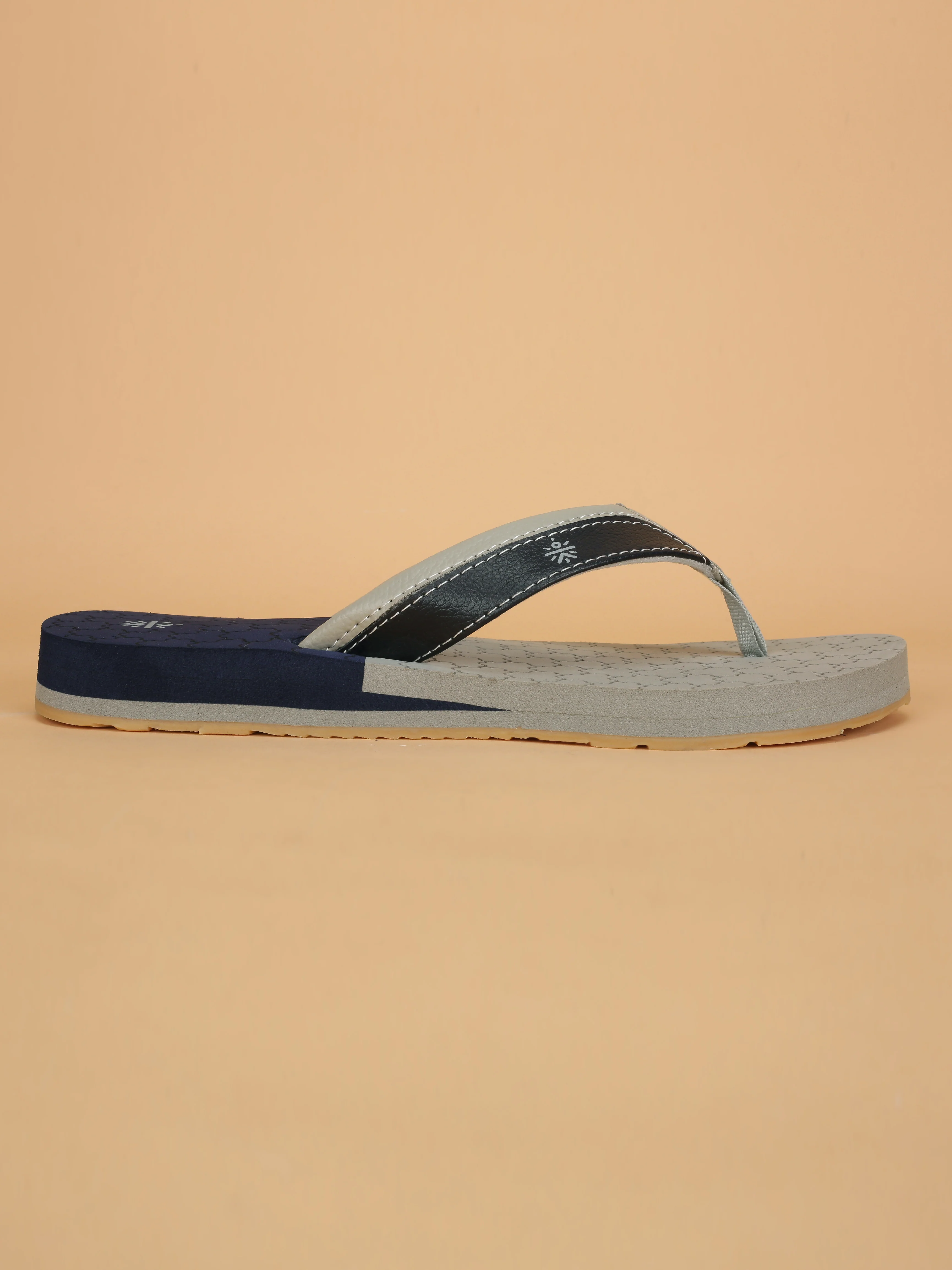 Cult Men's Hexa Flip Flops - Grey - Image 4