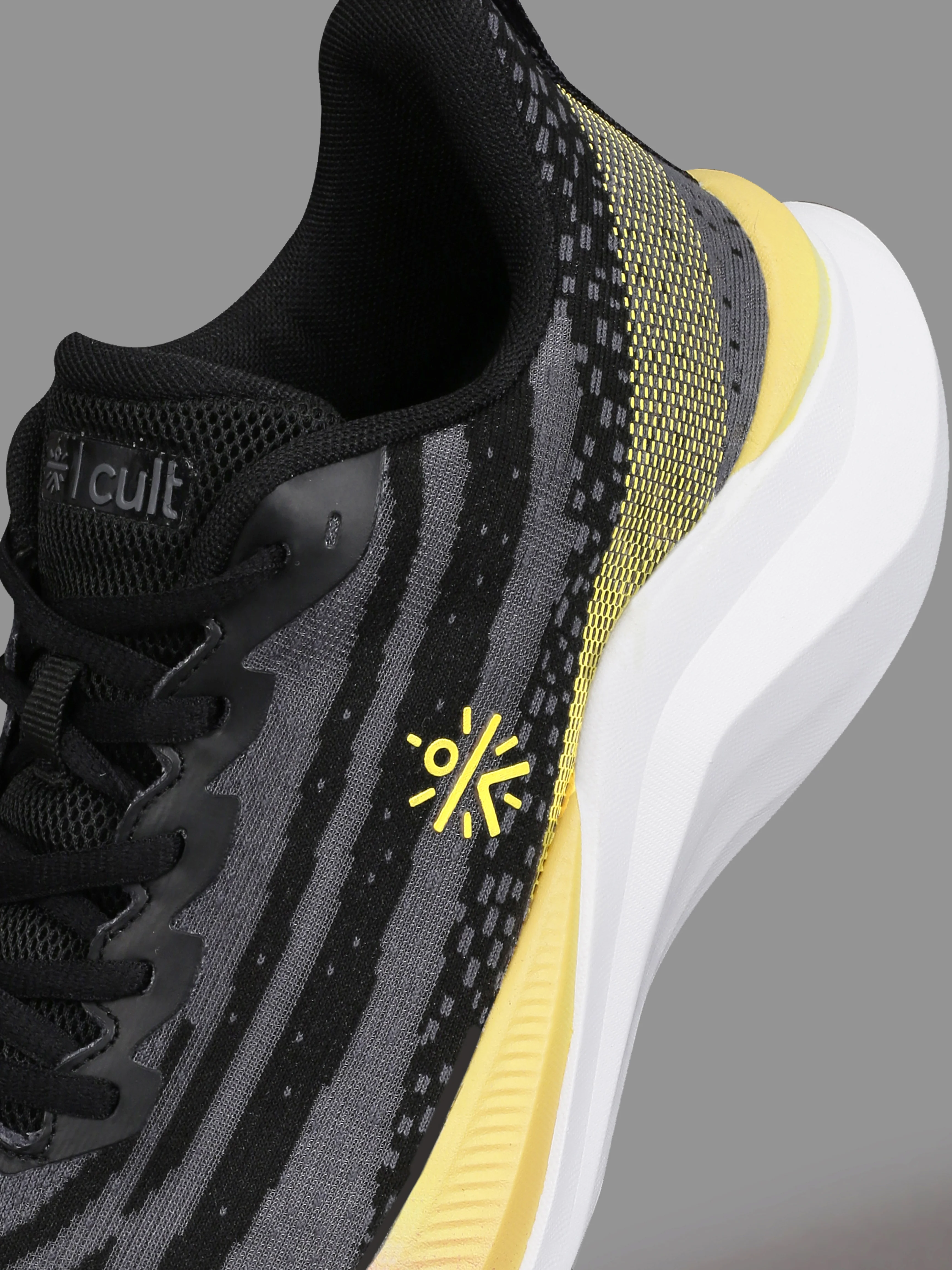 cult Men's Quasar Running Shoes - Black - Image 9