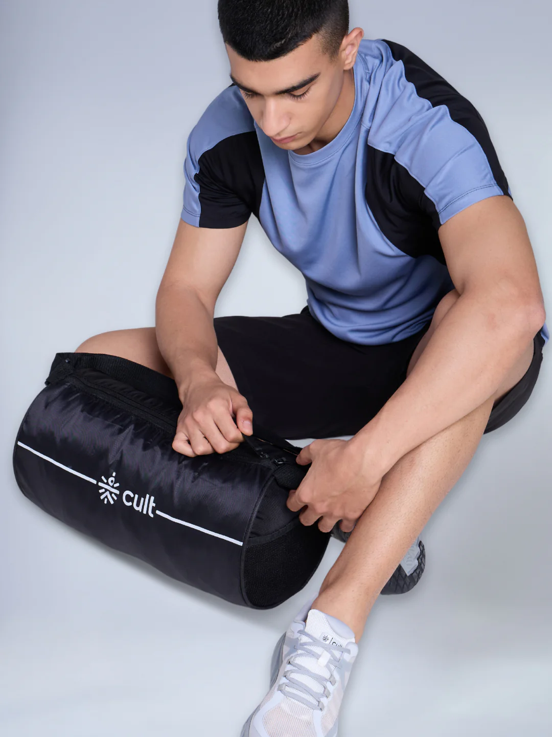 Cult On the Go Fitness kit with Resistance Band Yellow, Skipping Rope Grey, Yellow shaker 500 ml & Duffle Bag Black - Image 2