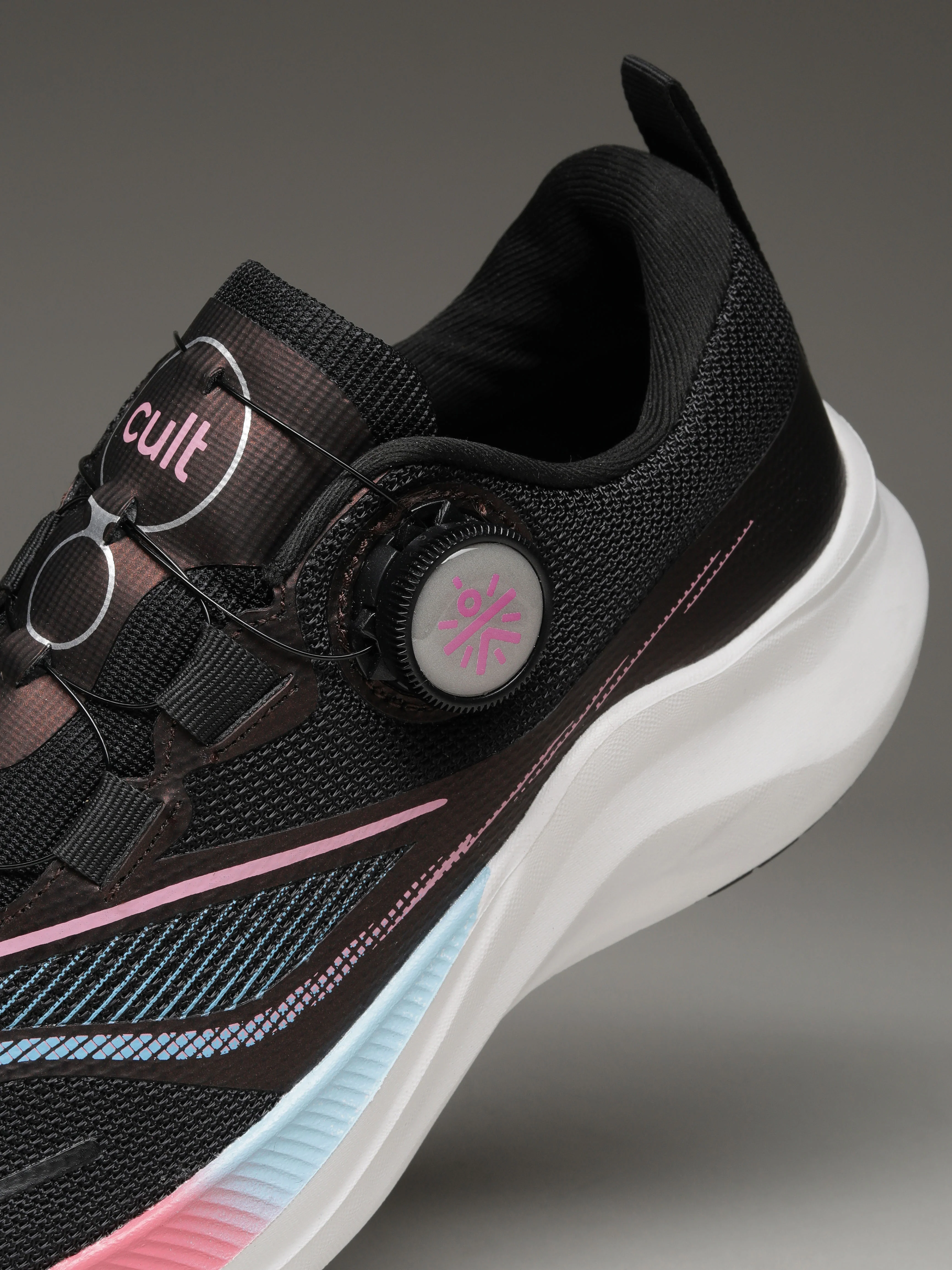 cult Women's PowerPace Running Shoes - Black - Image 10