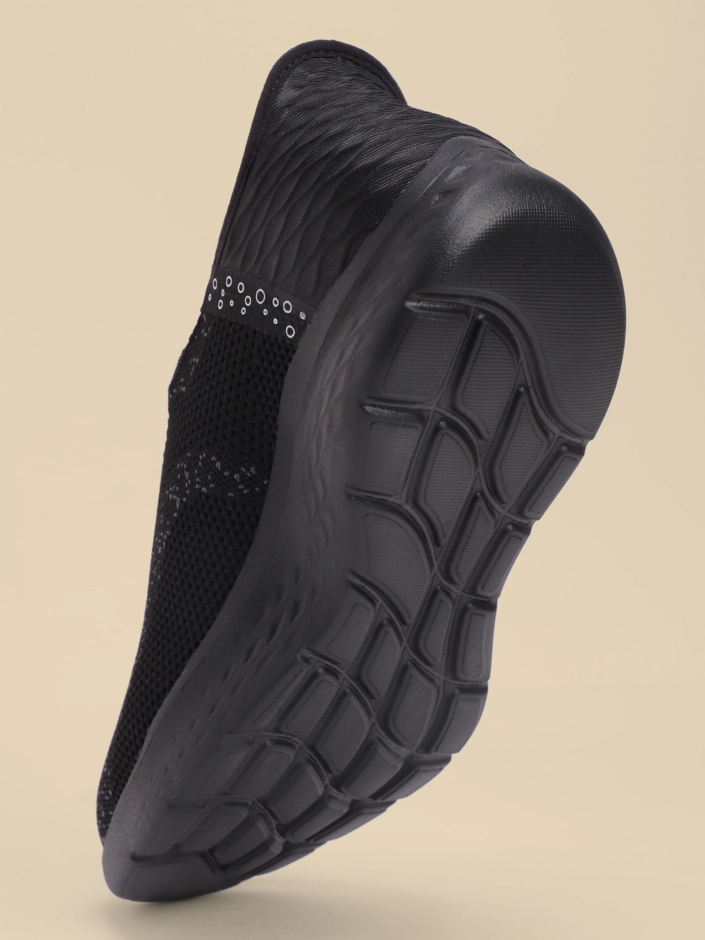 cult EZ+ Flow Women's Walking Shoes - Black - Image 5