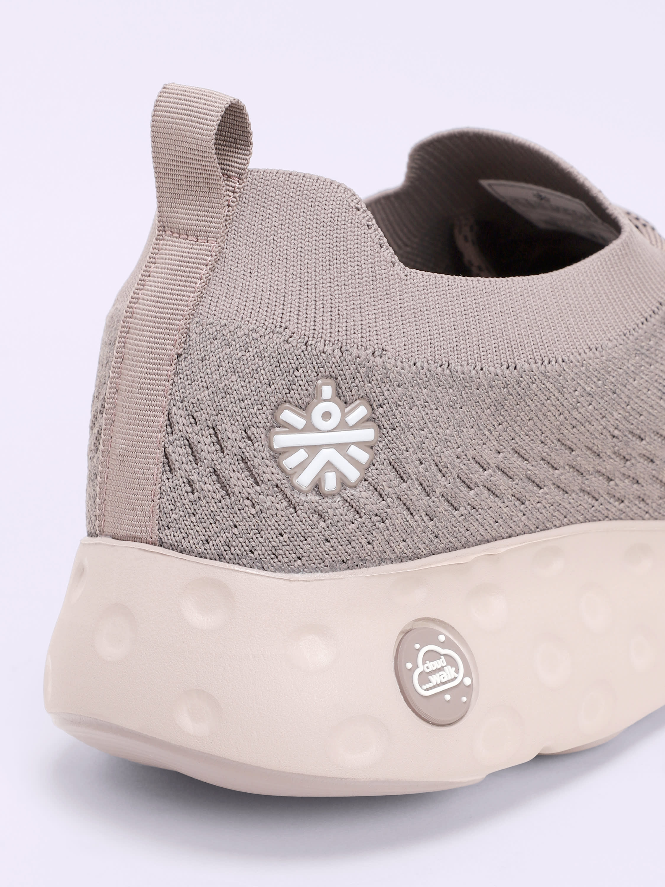 cult EZ+ Plush Men's Walking Shoes - Pinkish Grey - Image 6