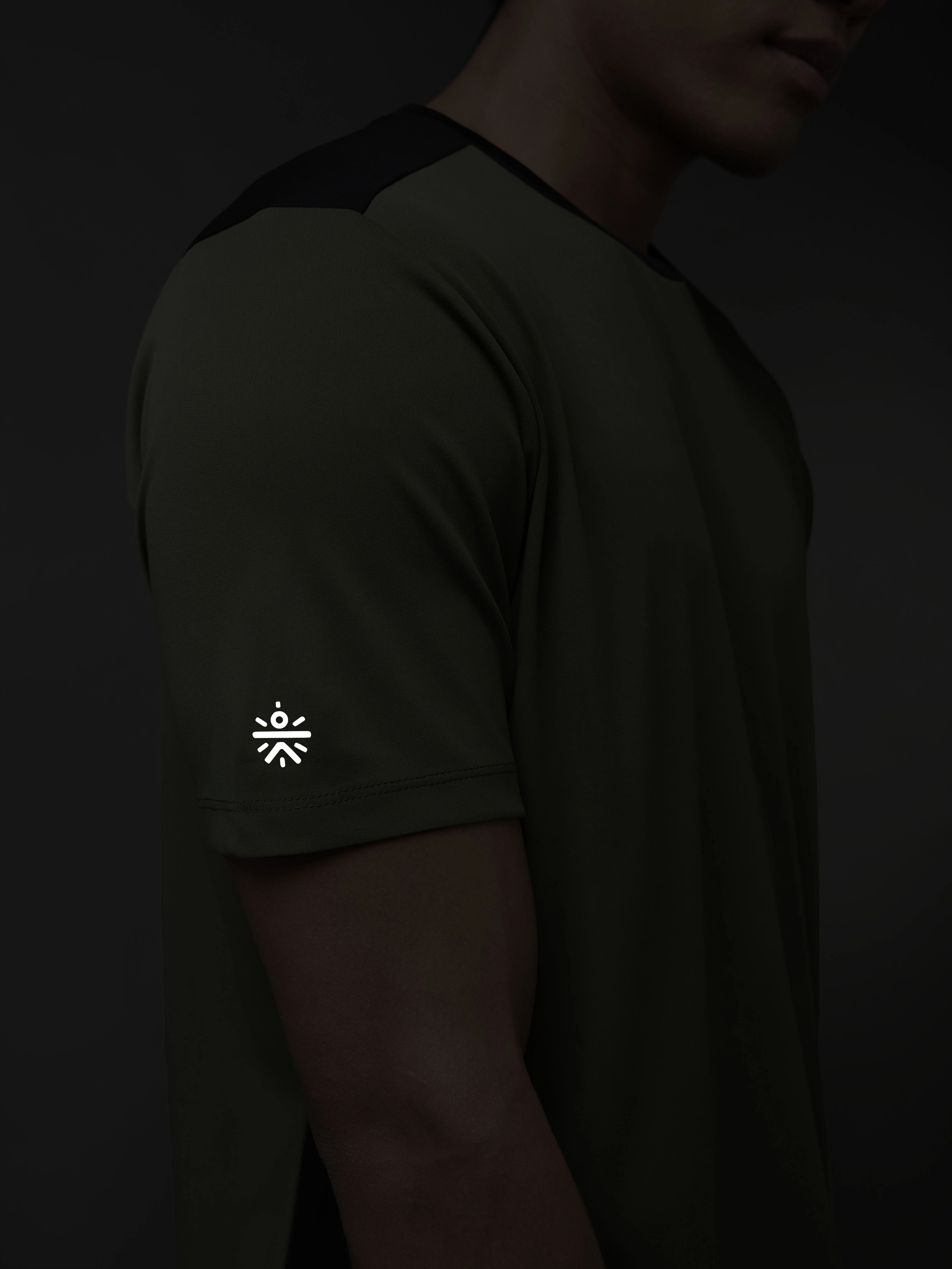 Iconoic Running T-shirt - Image 8