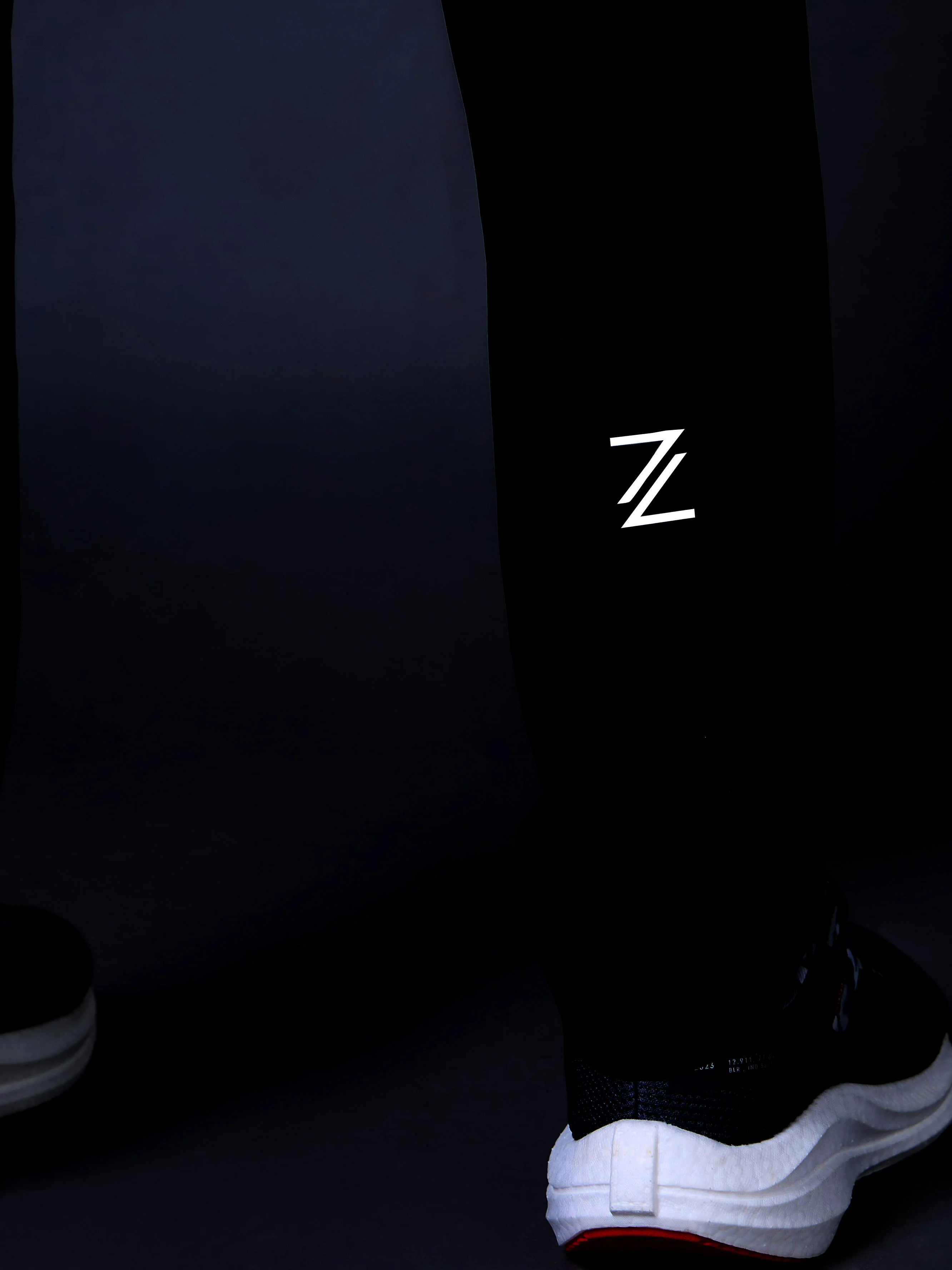 Men's Black Run Elevate Trackpants - Image 10