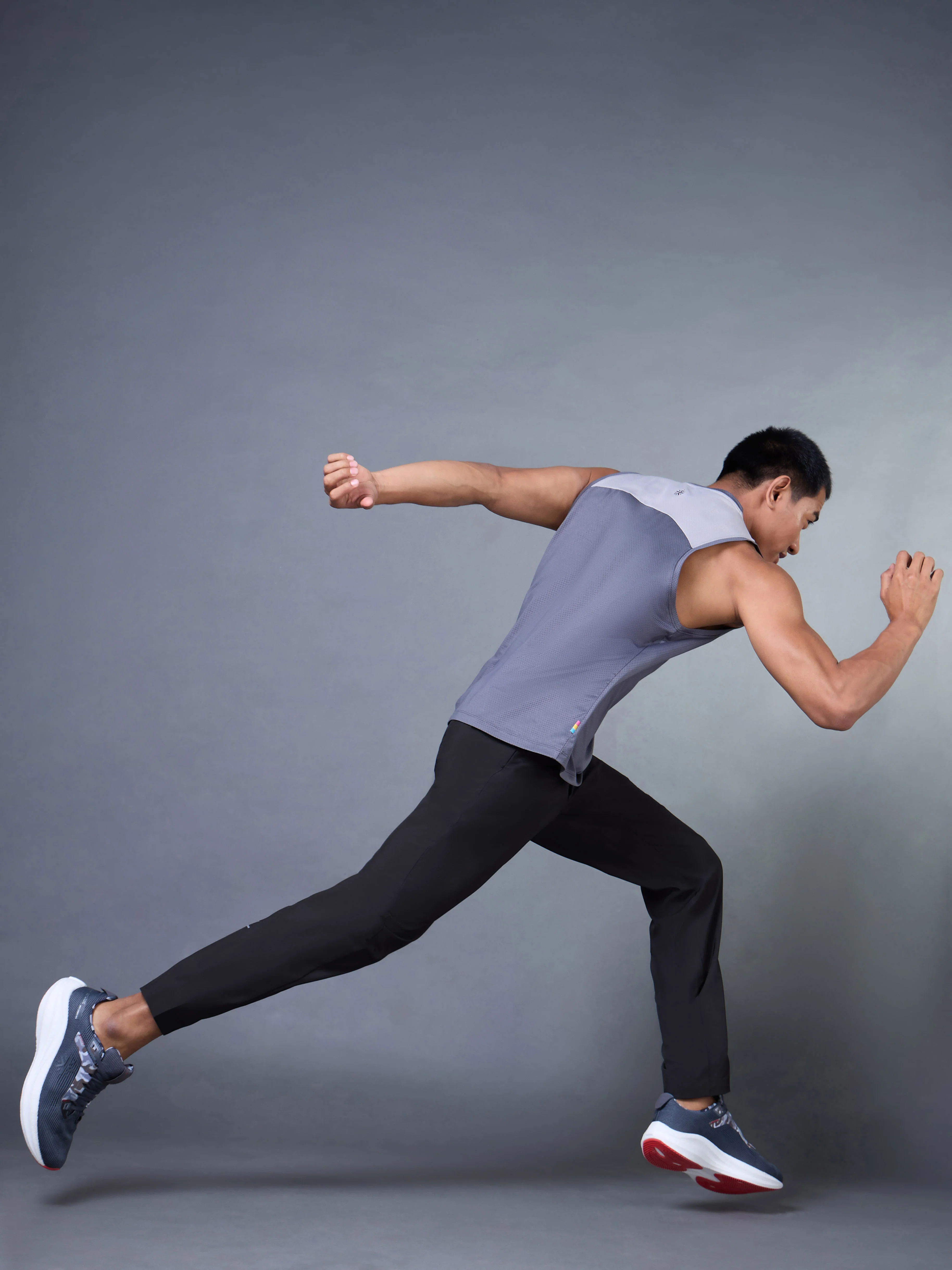 Men's Black Run Elevate Trackpants - Image 2