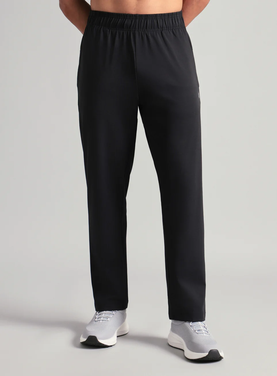 Men's Black Runner's In Motion Graphic Trackpant - Image 4