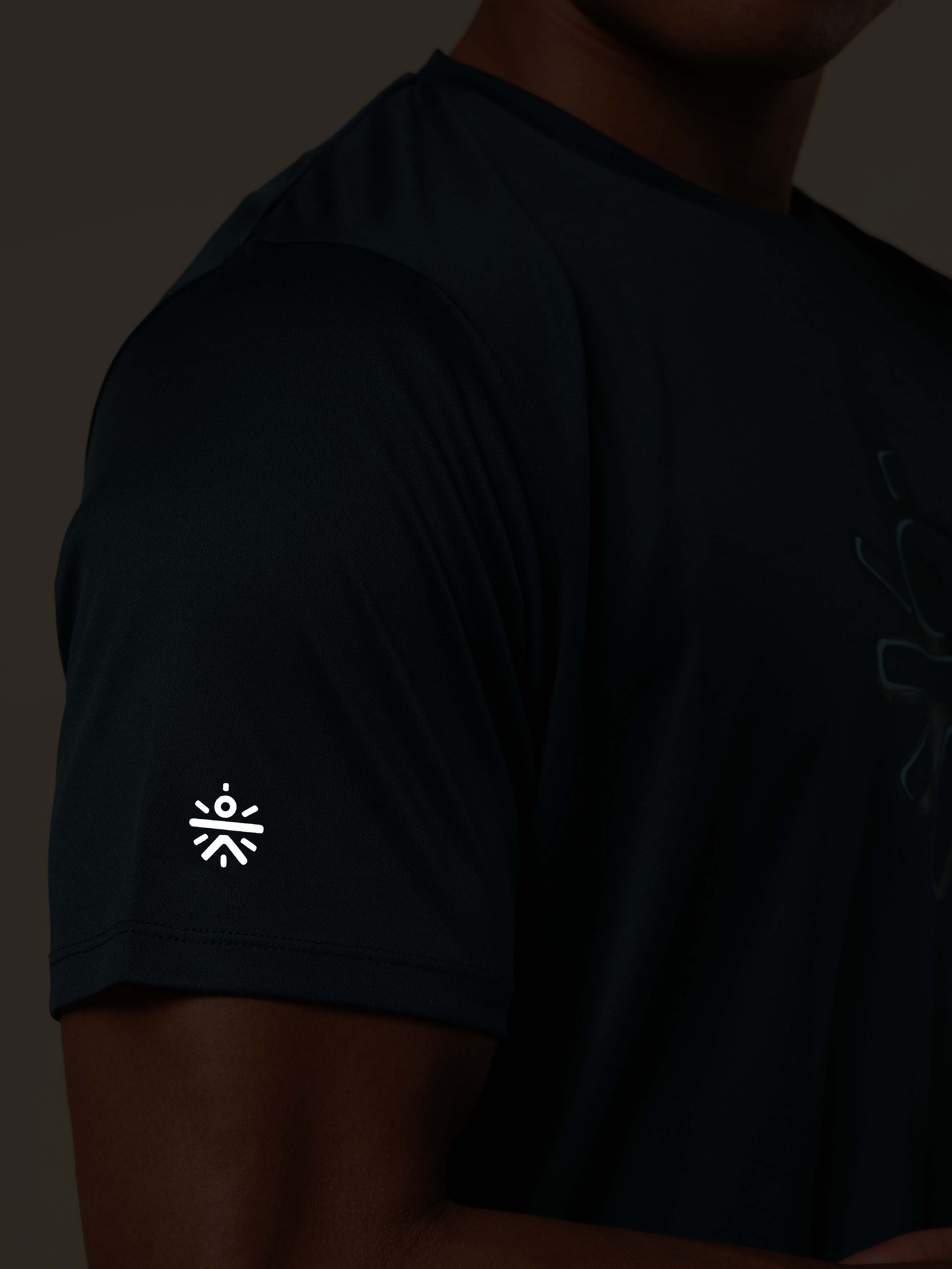 Men's Blue Brand Carrier Print T-shirt - Image 9