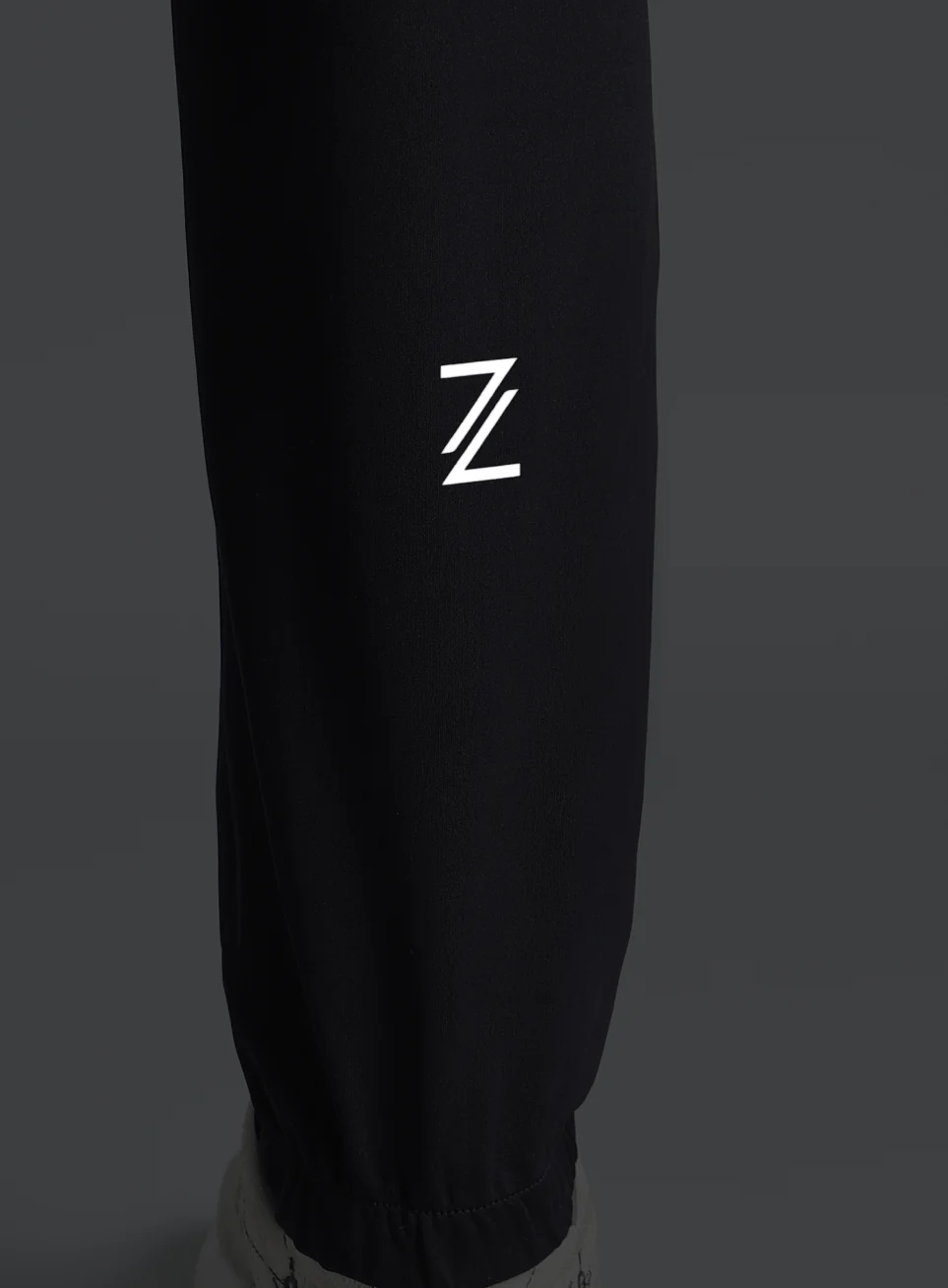 Men's Dark Grey Running Essential Joggers - Image 10