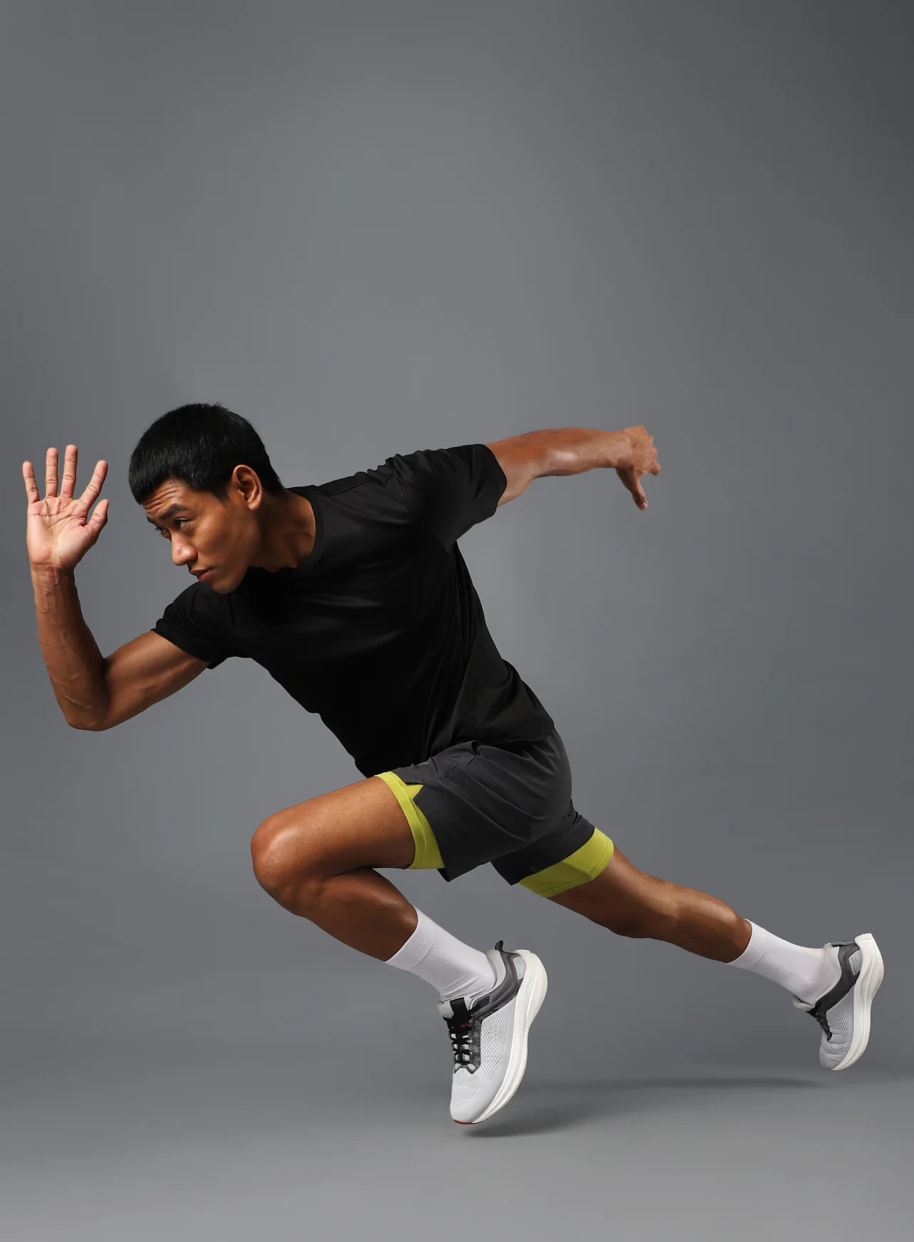 Men's Dark Grey Run Elevate Shorts - Image 2