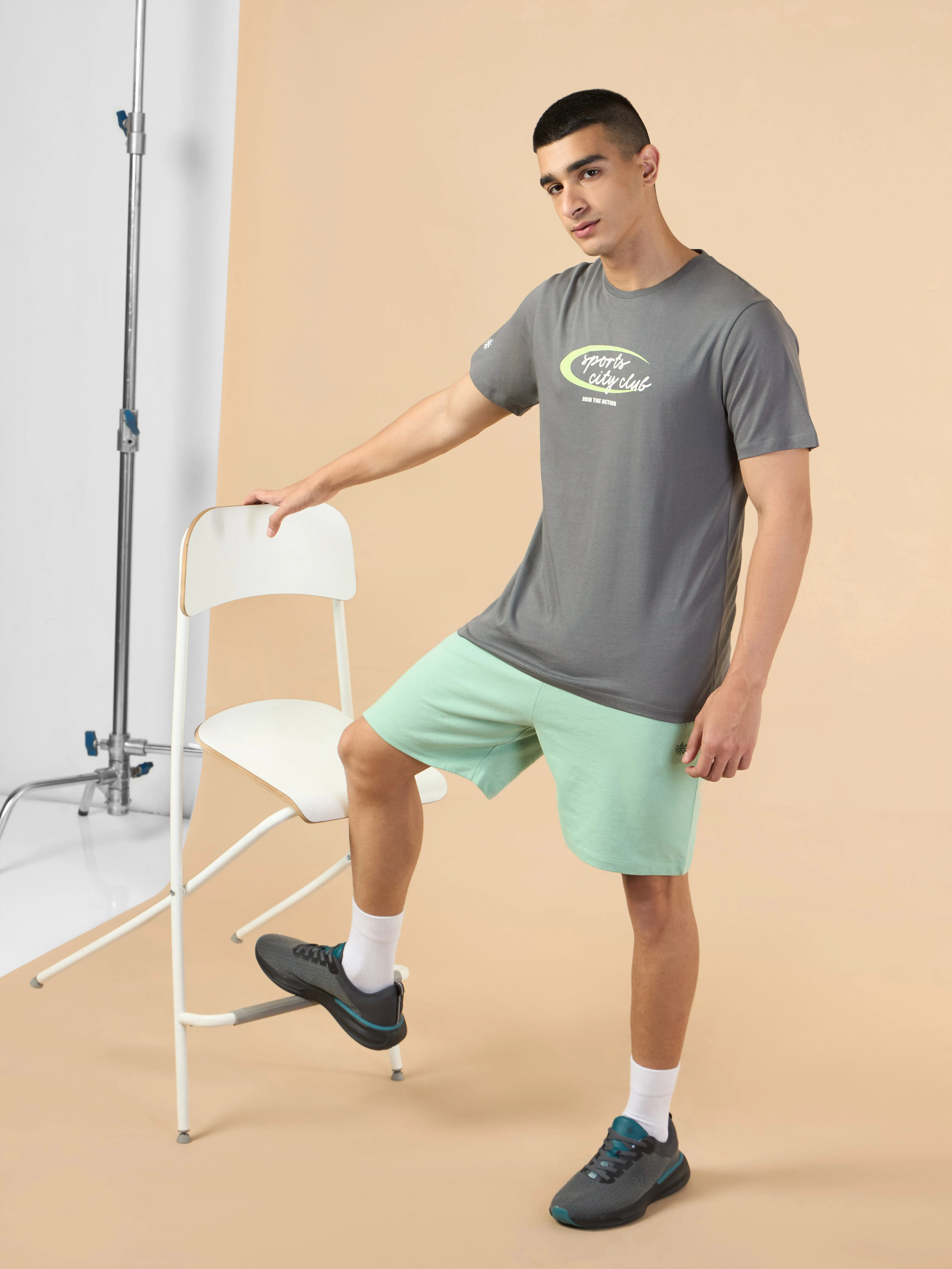 Men's Dark Grey Sports City Club Graphic T-shirt - Image 2
