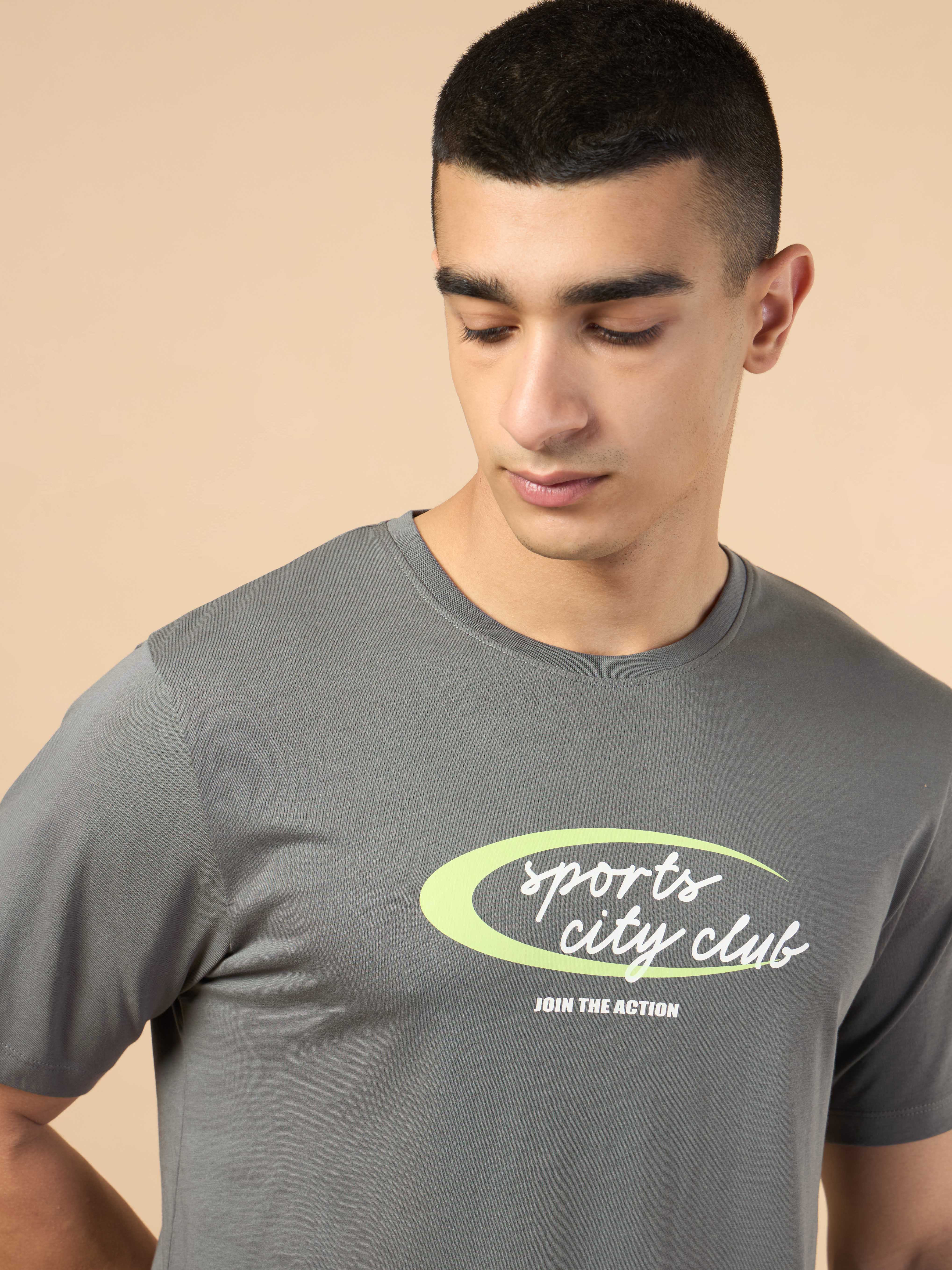 Men's Dark Grey Sports City Club Graphic T-shirt - Image 7