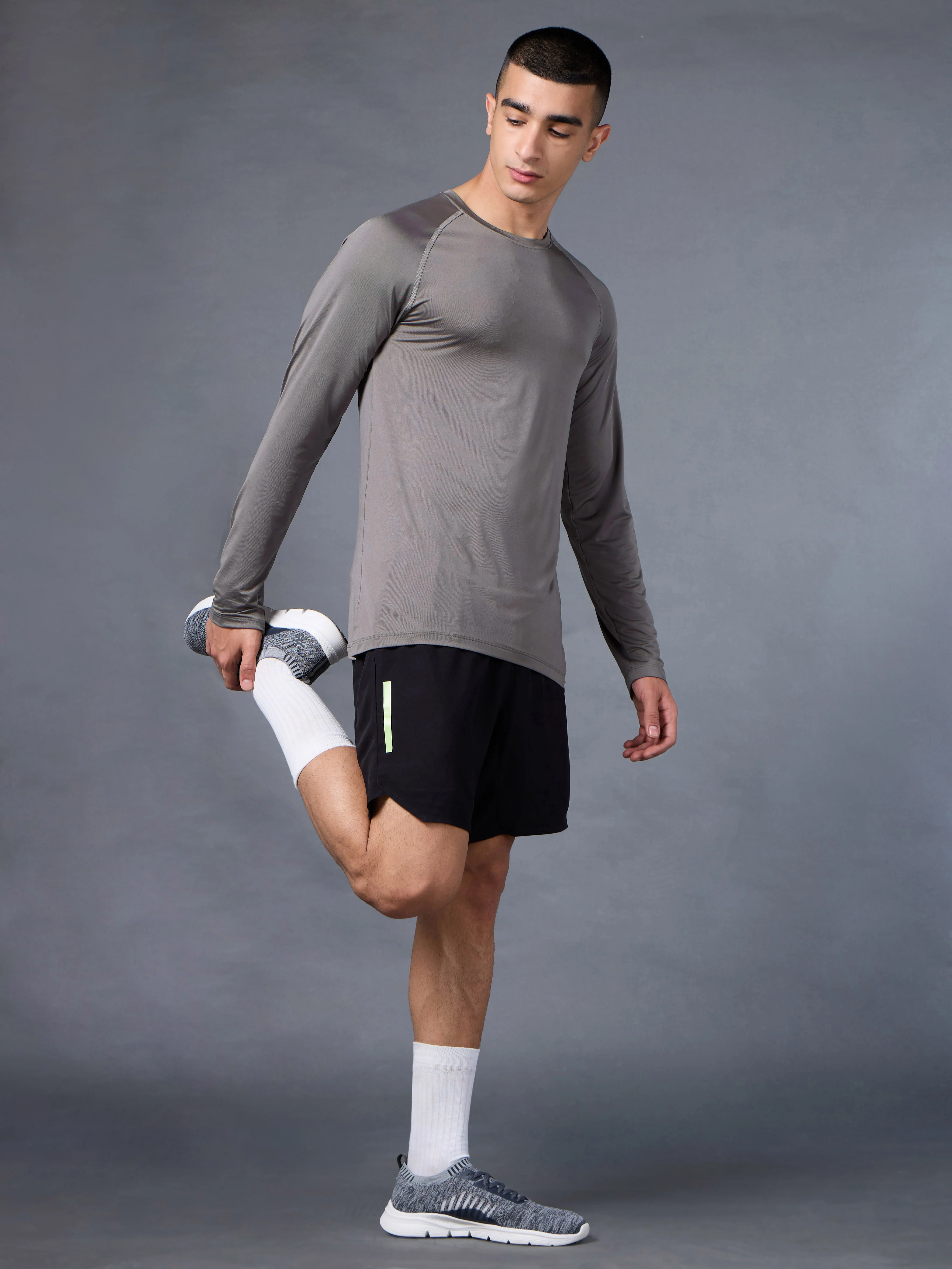 Men's Grey Base Layer Run Full Sleeve Slim Fit T-shirt - Image 3