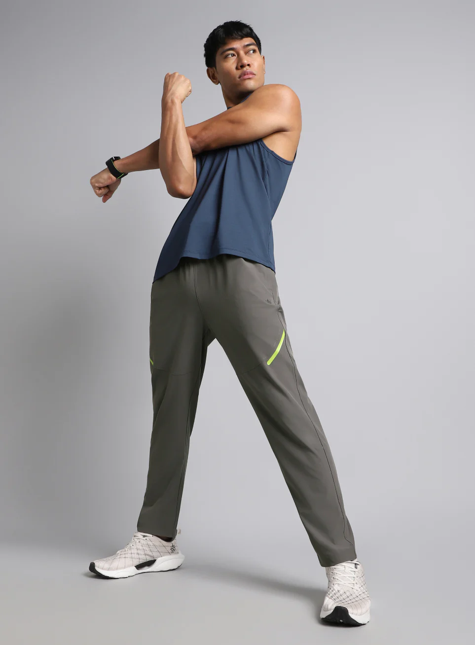 Men's Grey Hyper Move Training Trackpants - Image 3