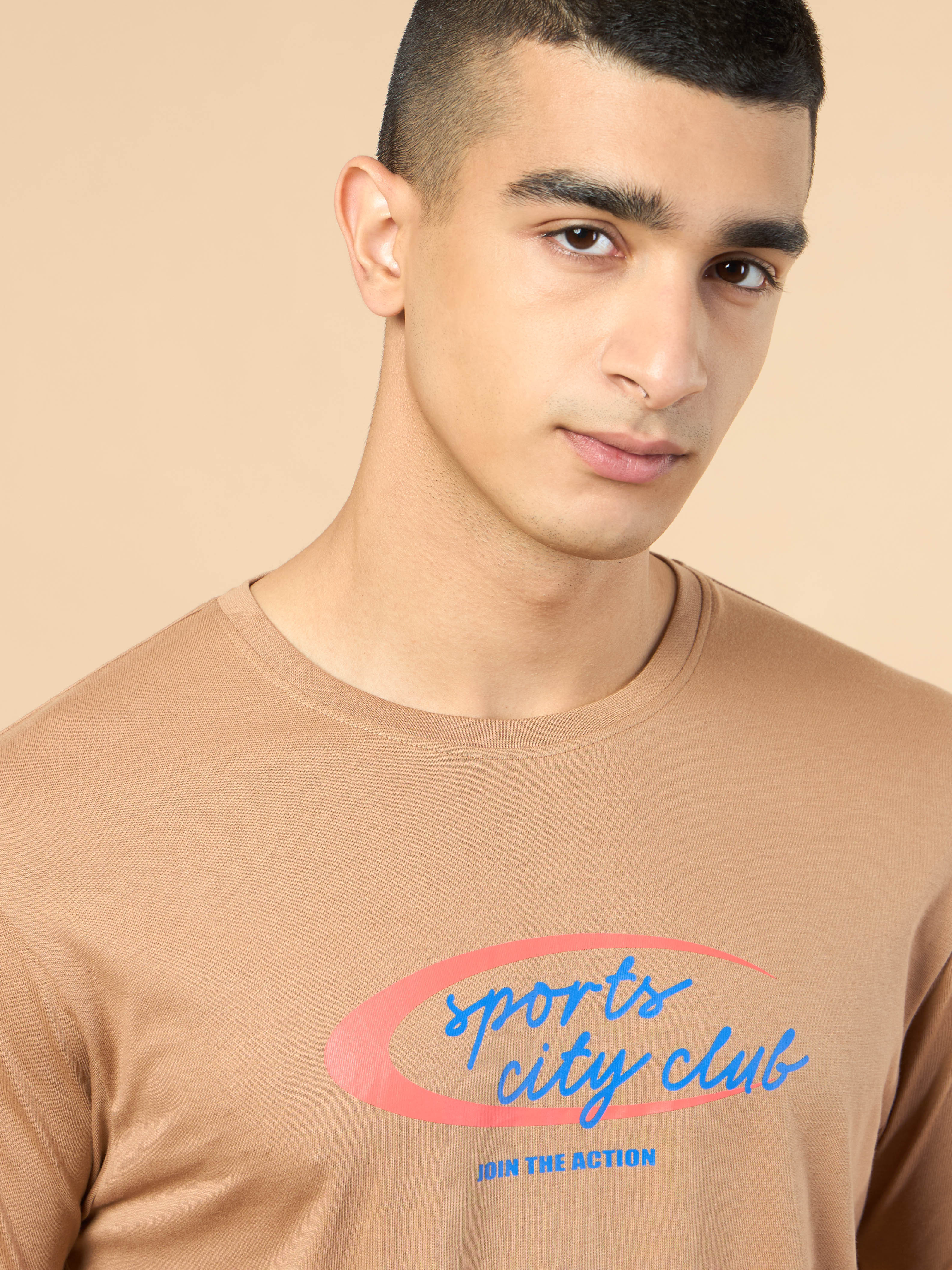 Men's Khaki Sports City Club Graphic T-shirt - Image 7