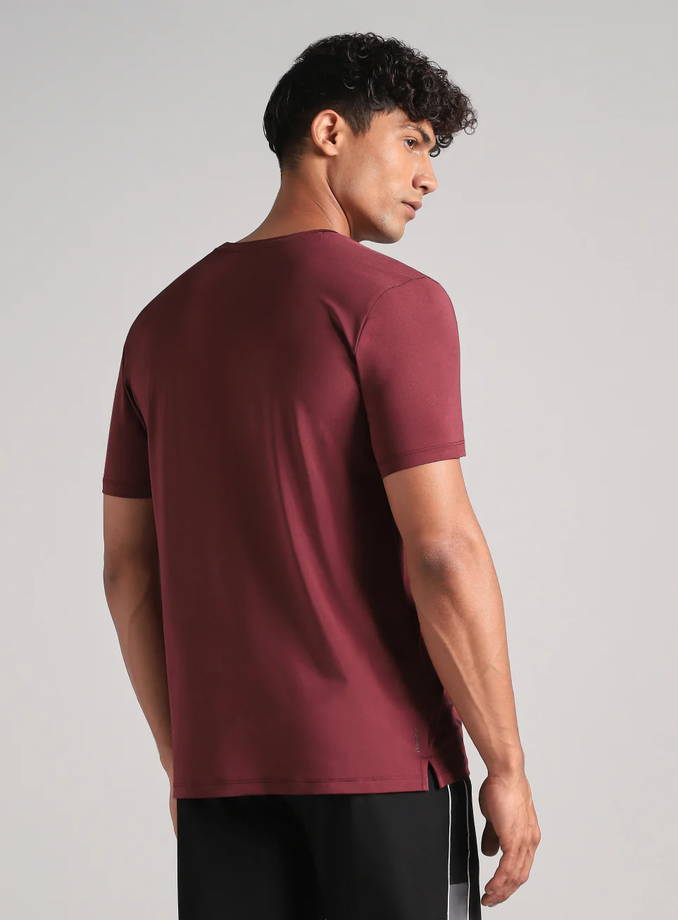 Men's Maroon Contour Vent Training T-Shirt - Image 6