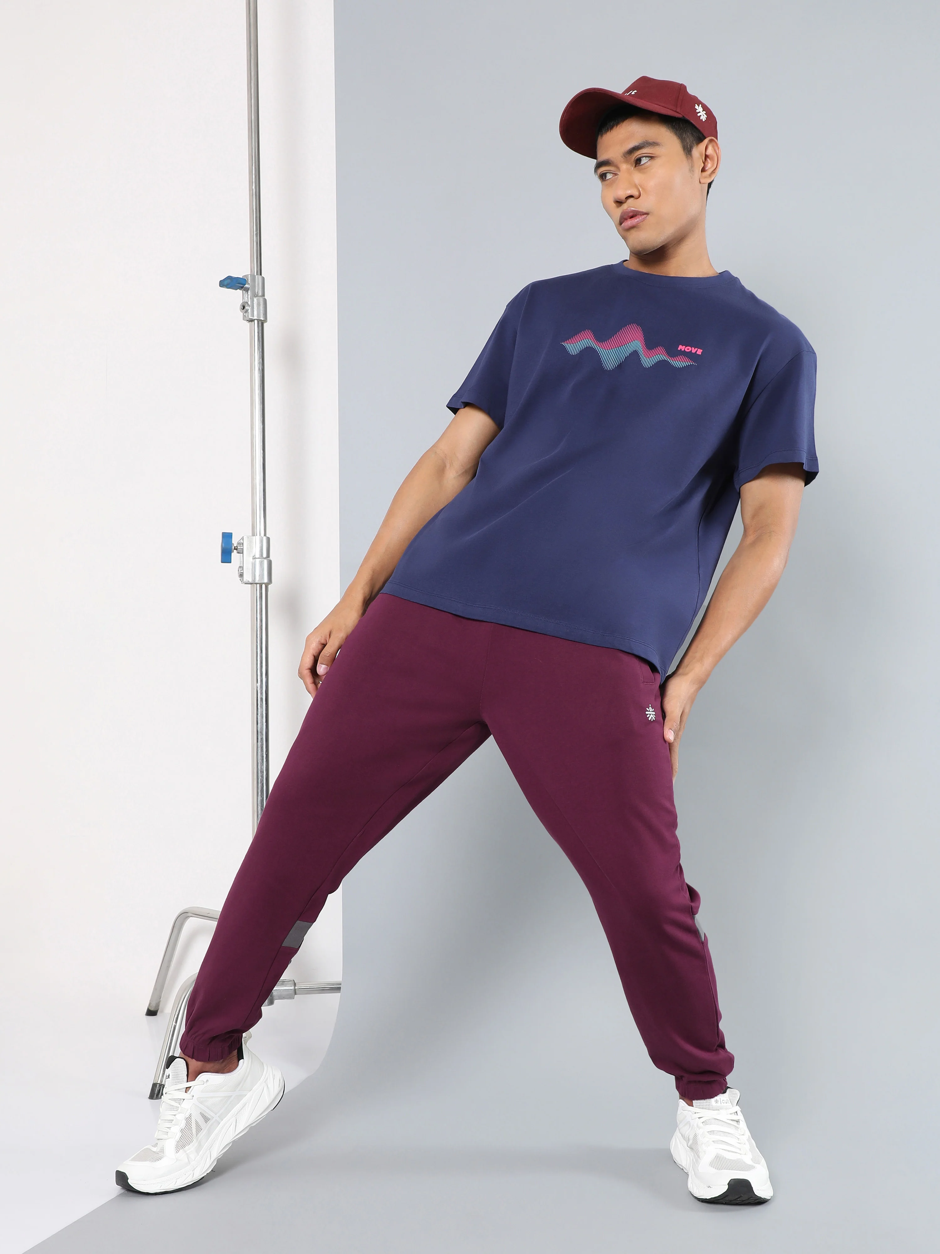 Men's Maroon Move it Joggers - Image 2