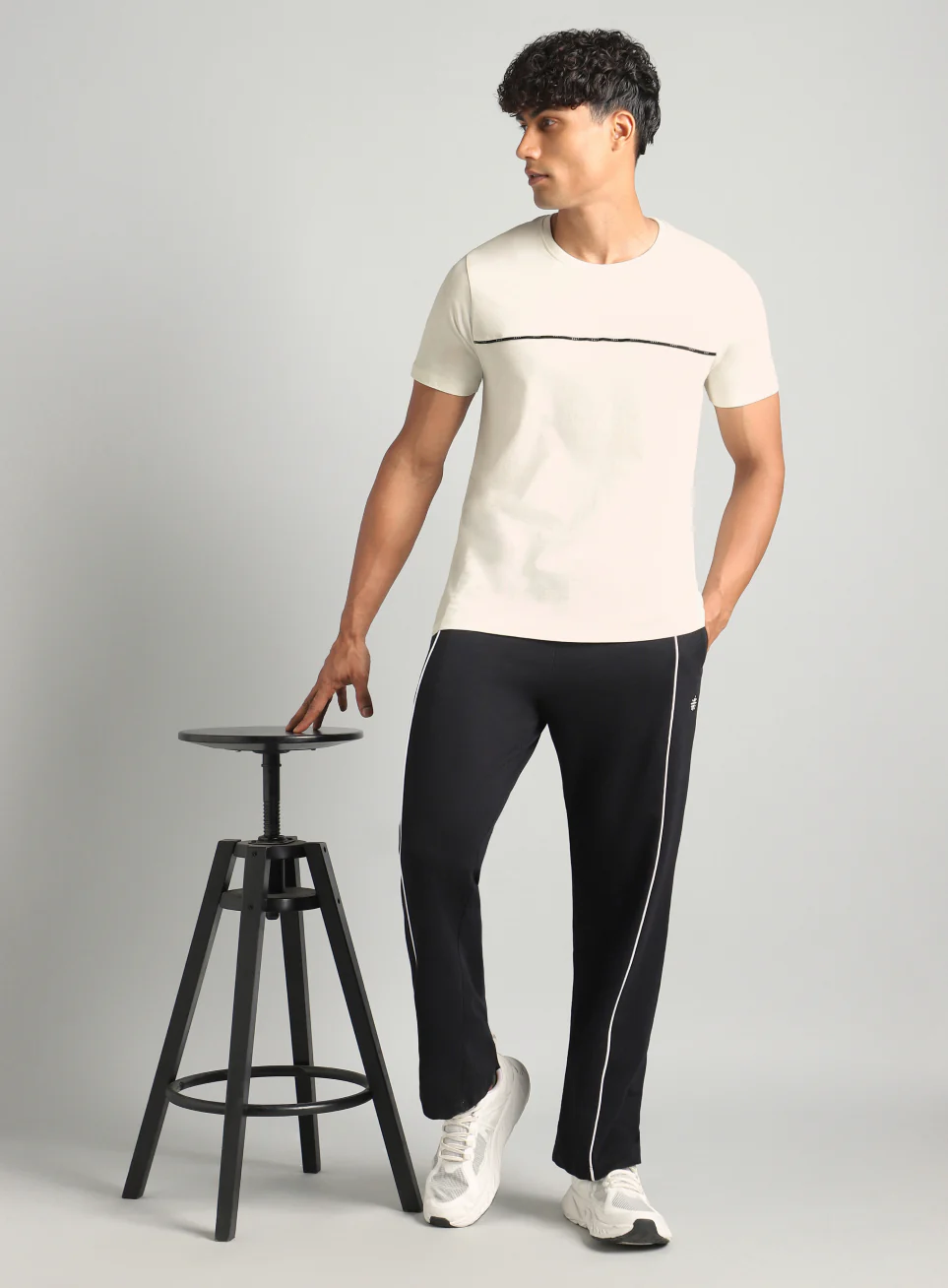 Men's Off White Cult Athlete T-shirt - Image 3