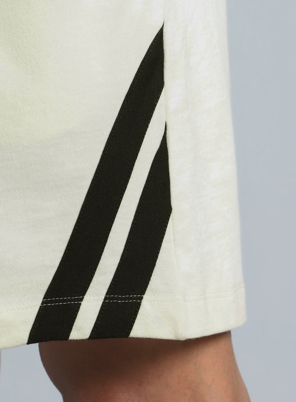 Men's Off White Move Easy Shorts - Image 8
