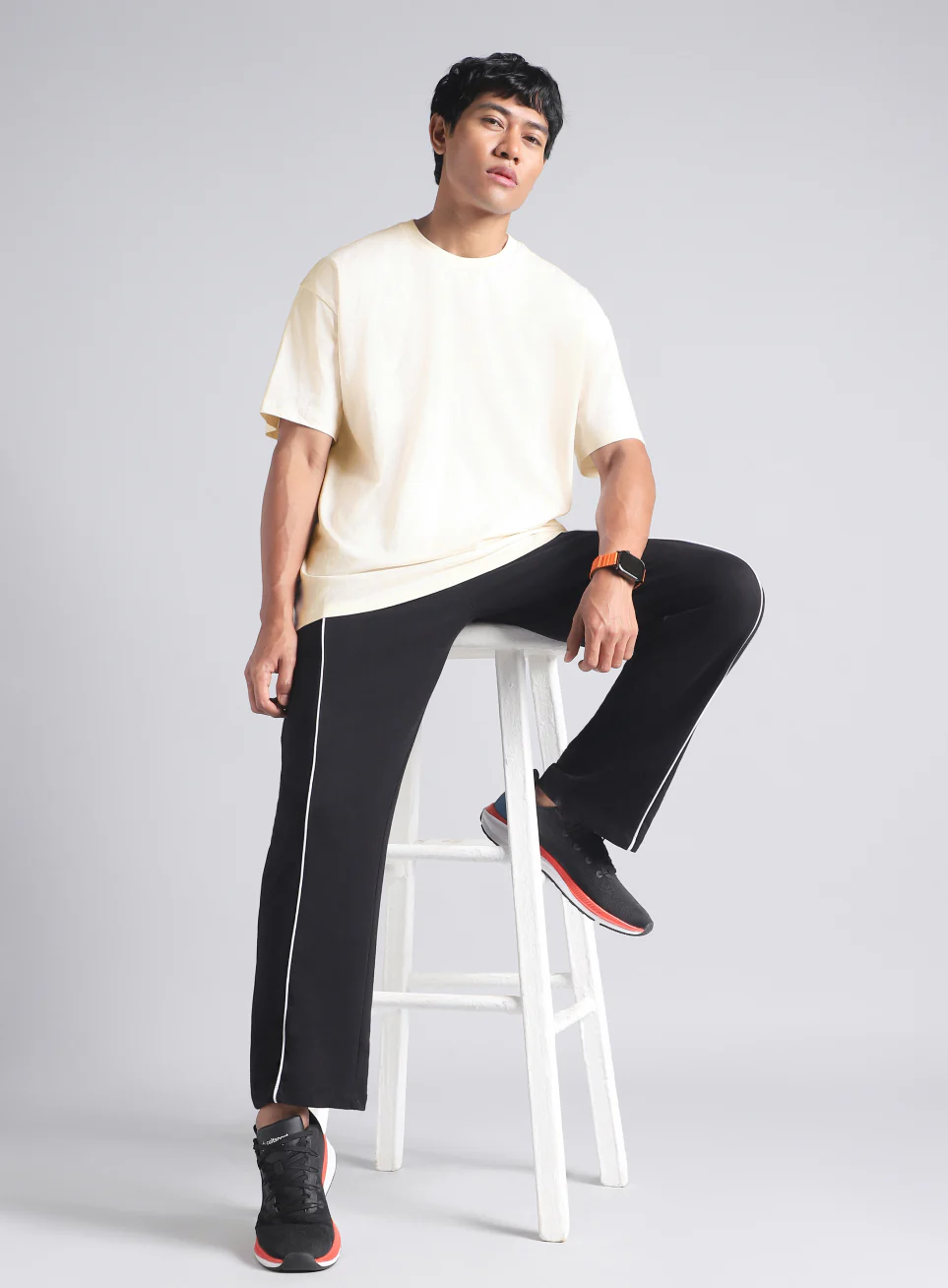 Men's Off White Oversized Graphic T-shirt - Image 2