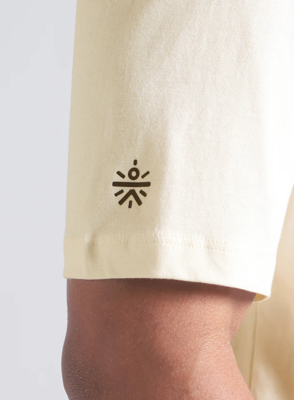 Men's Off White Oversized Graphic T-shirt - Image 9
