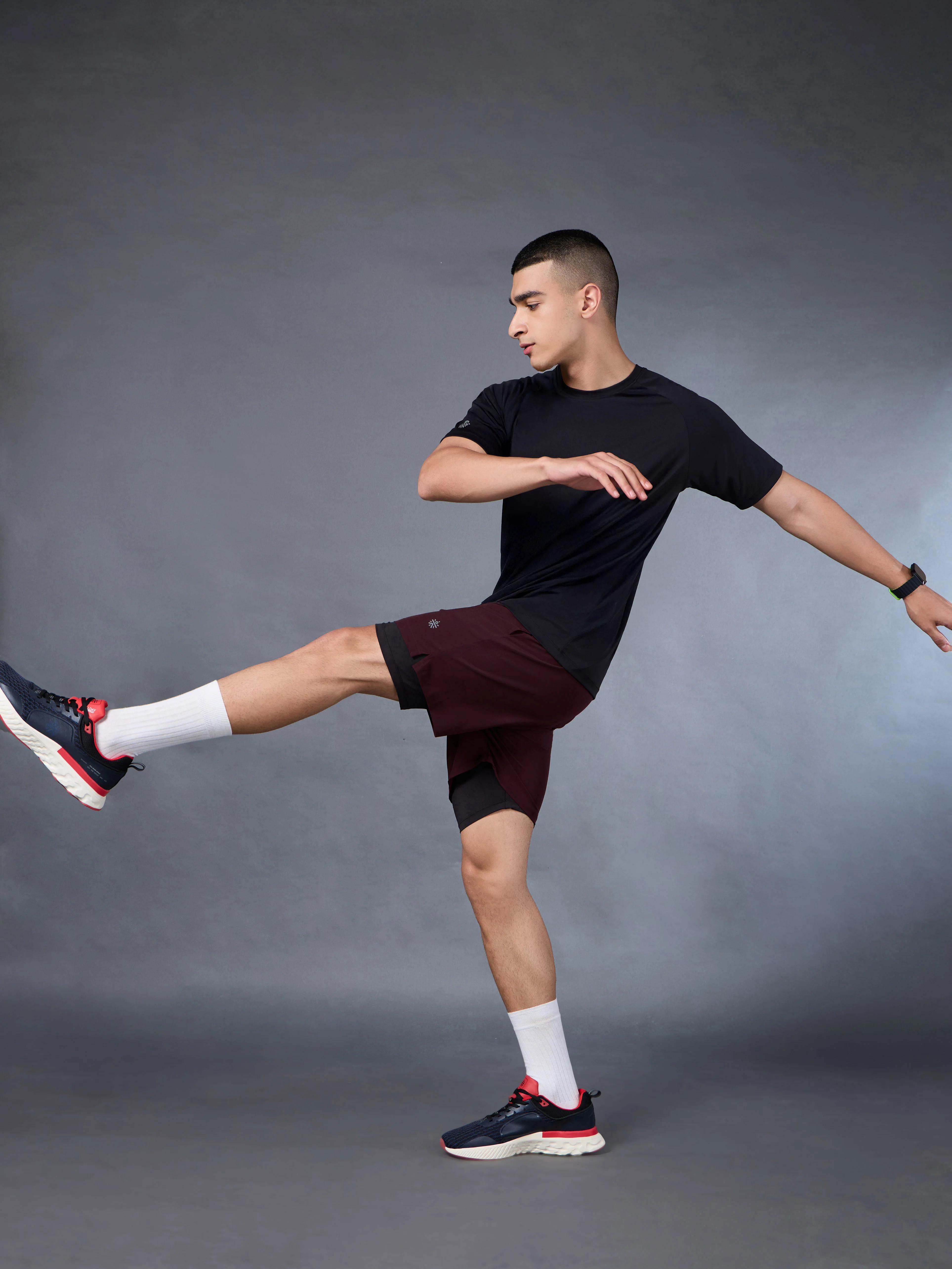 Men's Run Elevate Maroon Integrated Shorts - Image 2